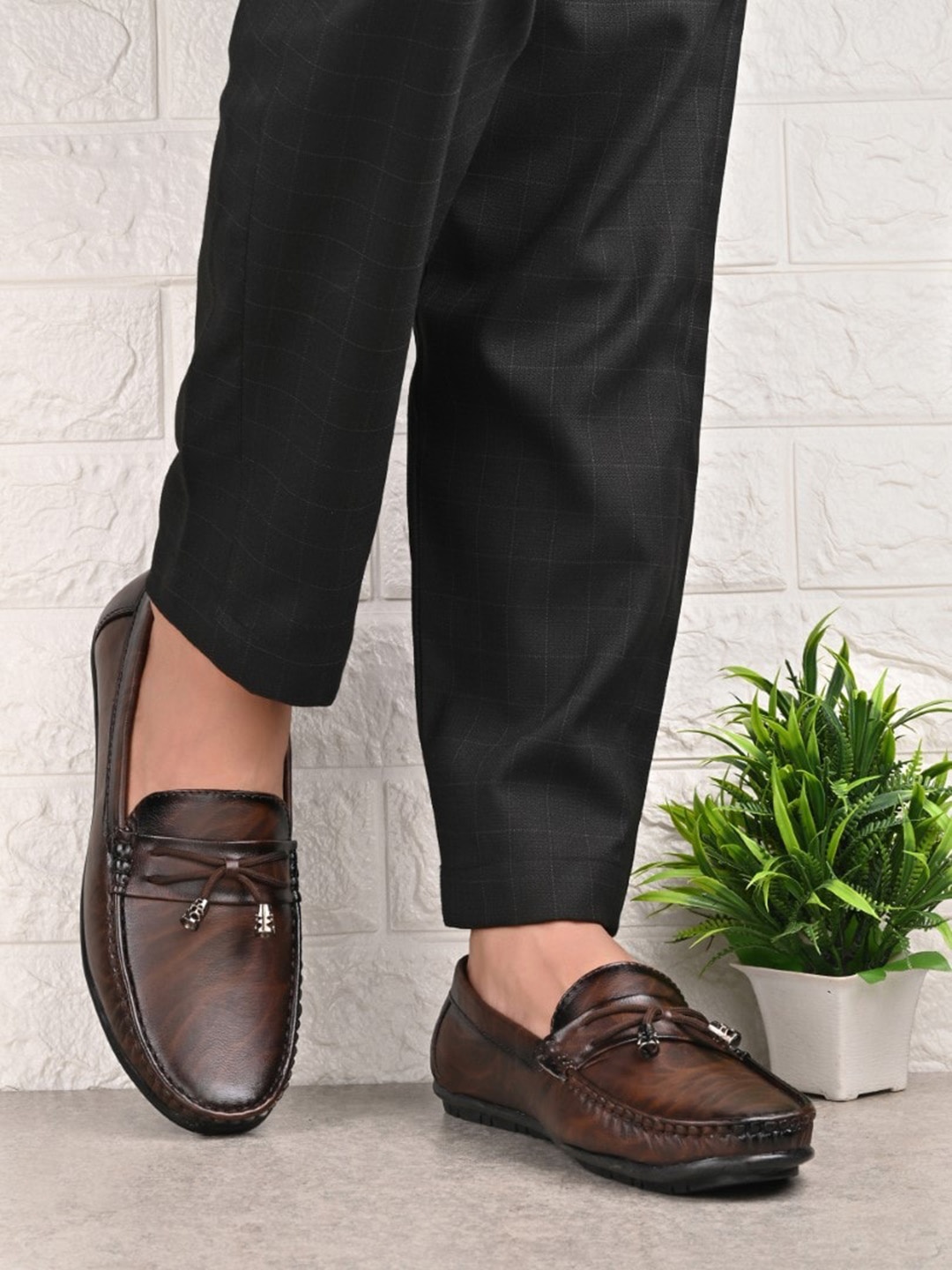 

KARADDI Men Printed Lightweight Tassel Loafers, Brown