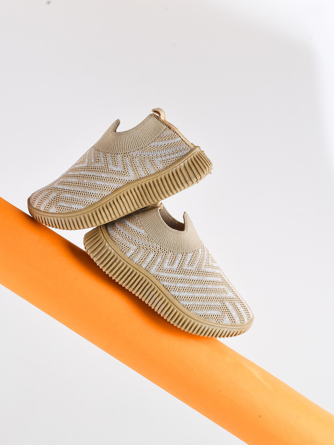 

KATS Boys Textured Flyknit Mesh Slip-On Sneakers, Beige
