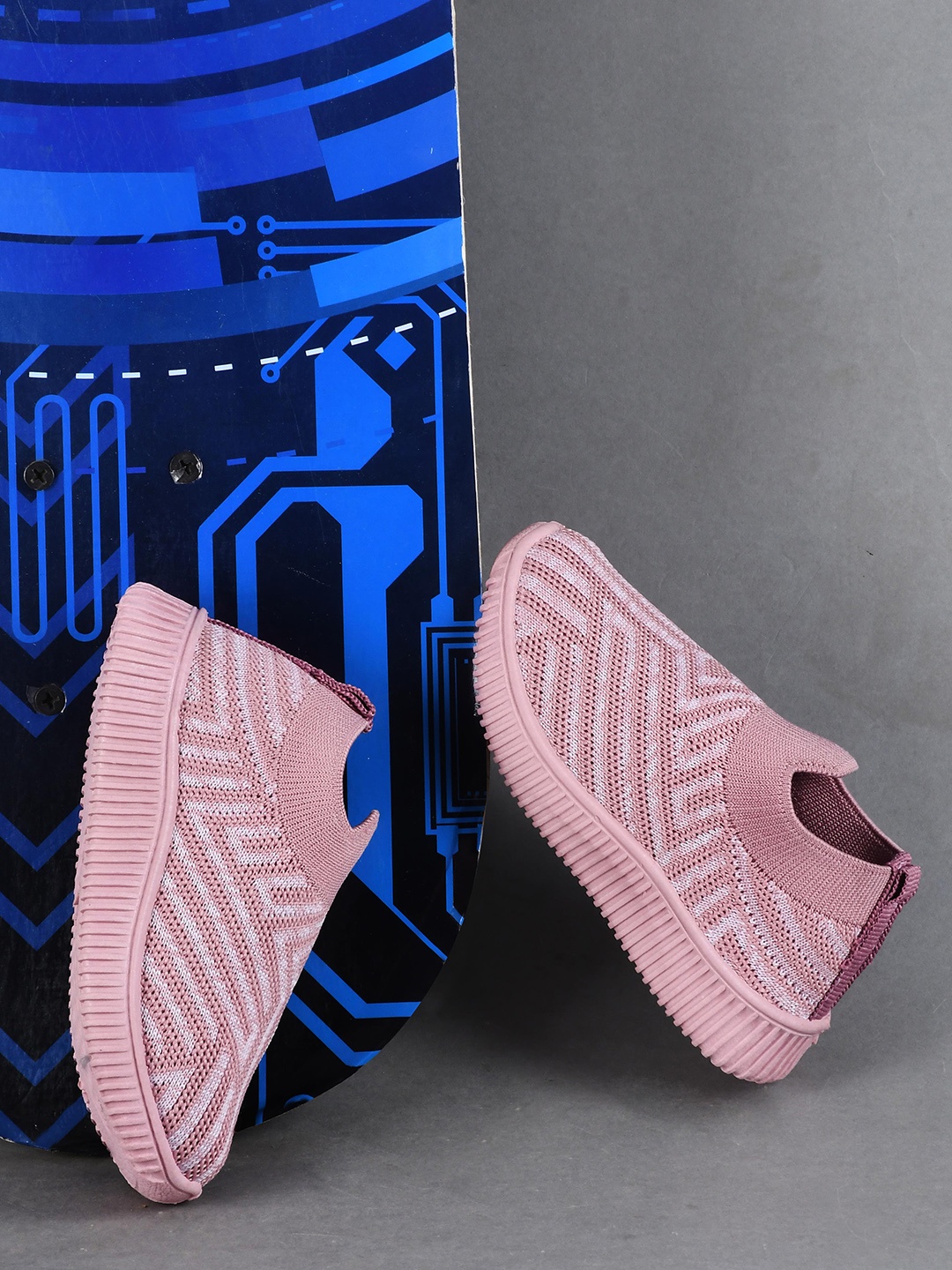 

KATS Boys Textured Flyknit Mesh Slip-On Sneakers, Peach