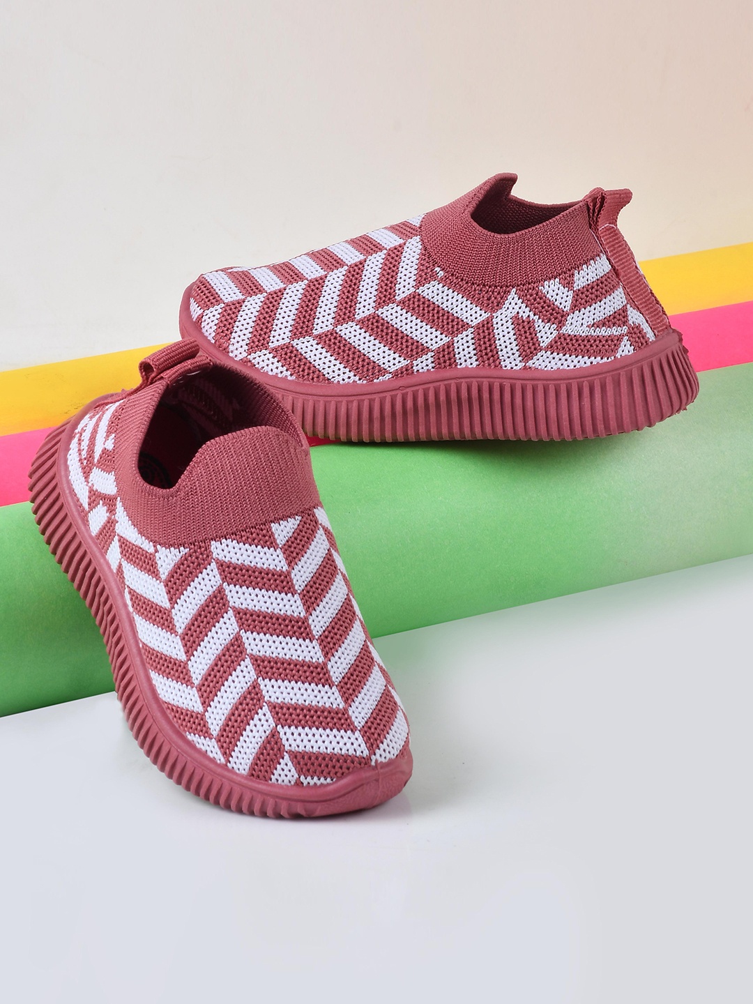 

KATS Boys Printed Flyknit Mesh Slip-On Sneakers, Peach