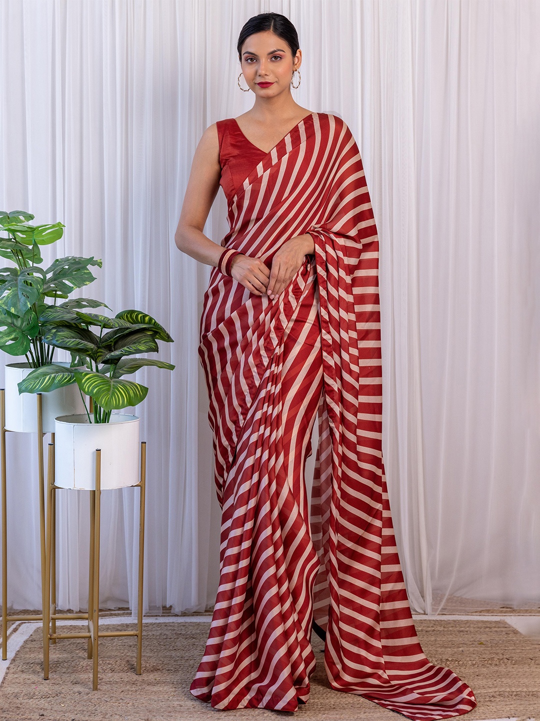 

LABEL KANUPRIYA Striped Saree, Maroon