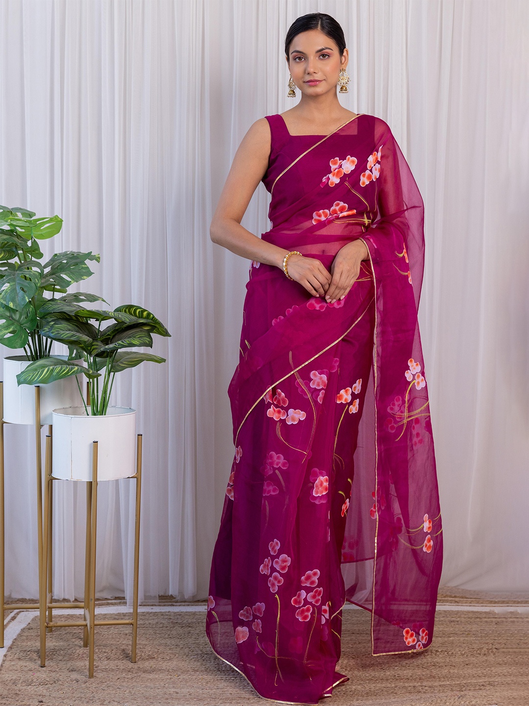 

LABEL KANUPRIYA Floral Printed Saree, Purple