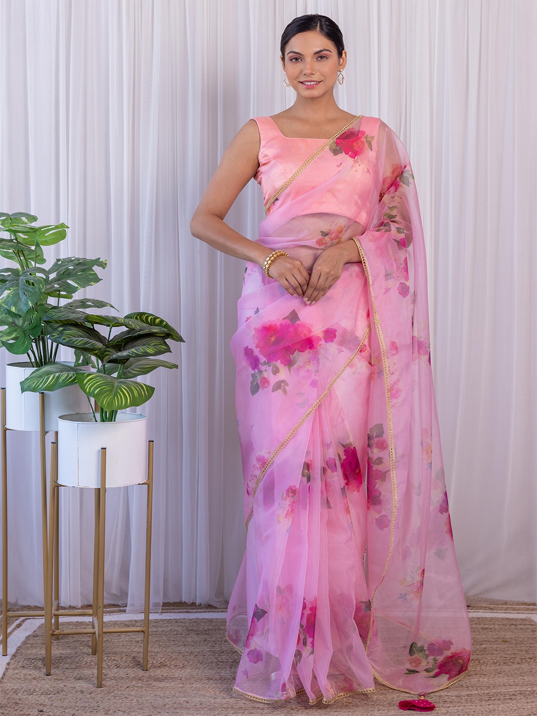 

LABEL KANUPRIYA Floral Printed Saree, Pink