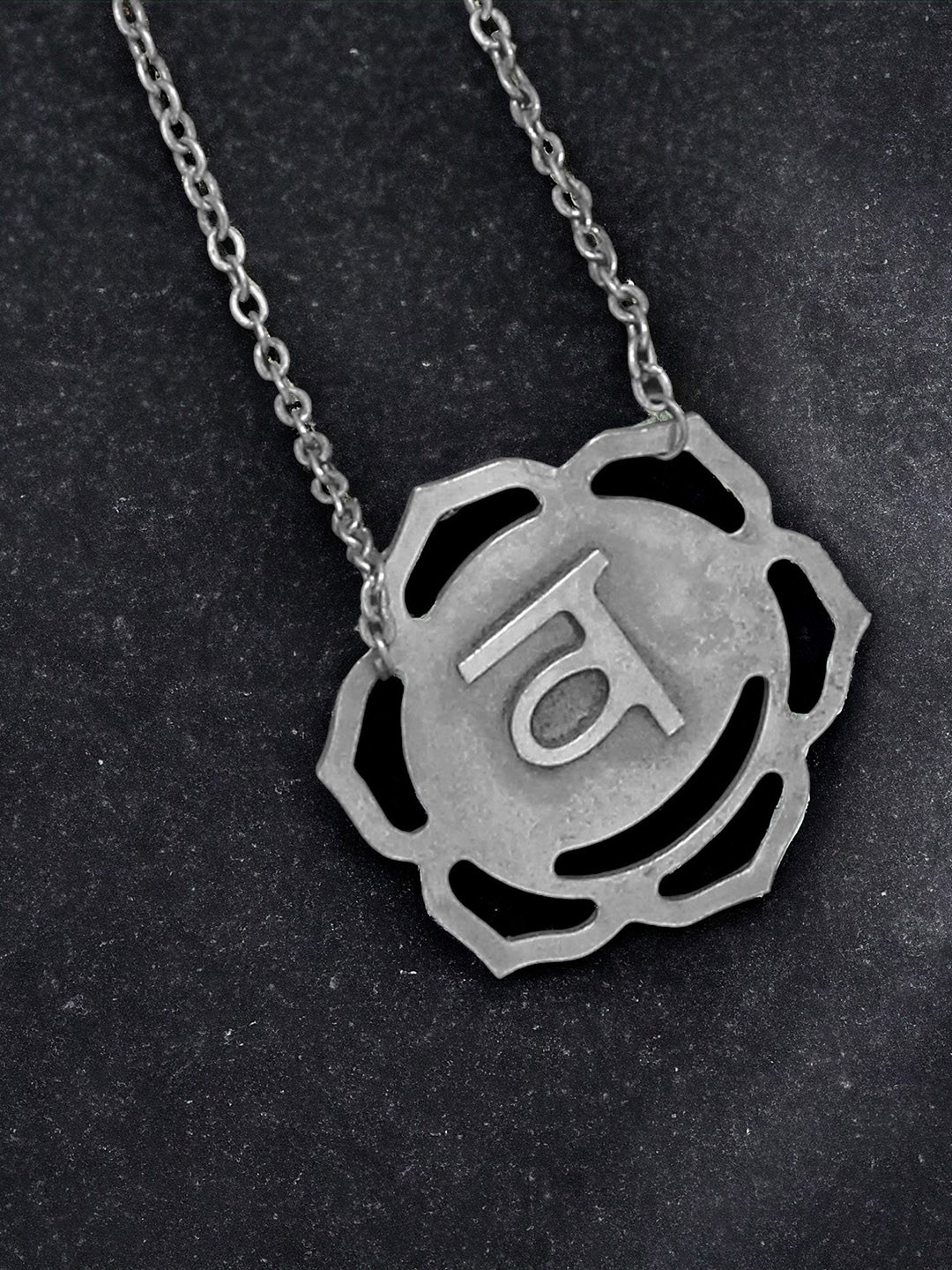 

Goldnera 925 Sterling Silver Silver-Plated Contemporary Pendant With Chain