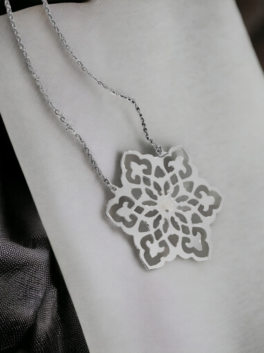 

Goldnera 925 Sterling Silver Silver-Plated Contemporary Pendant With Chain
