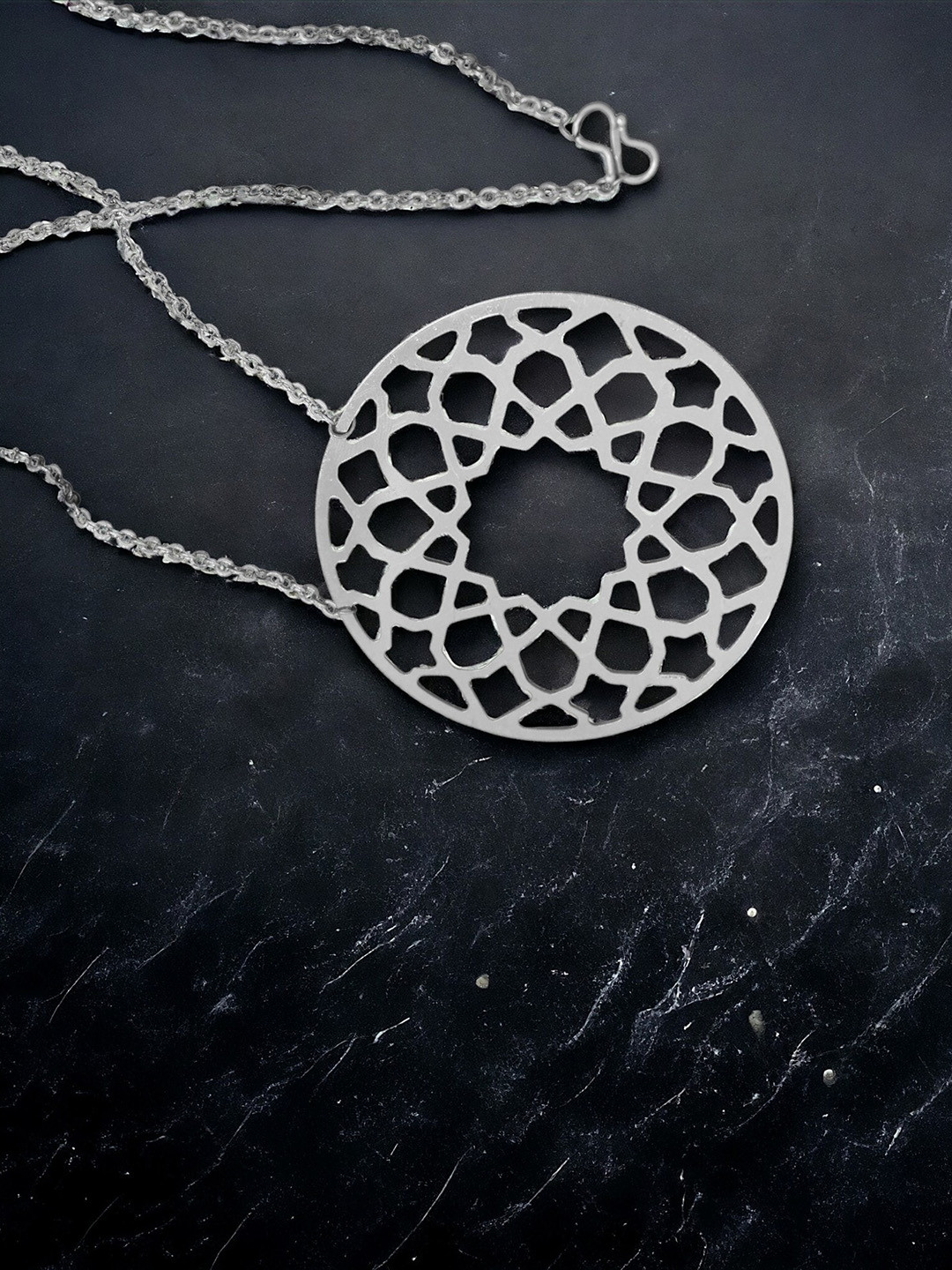 

Goldnera 925 Sterling Silver Silver-Plated Circular Pendant With Chain
