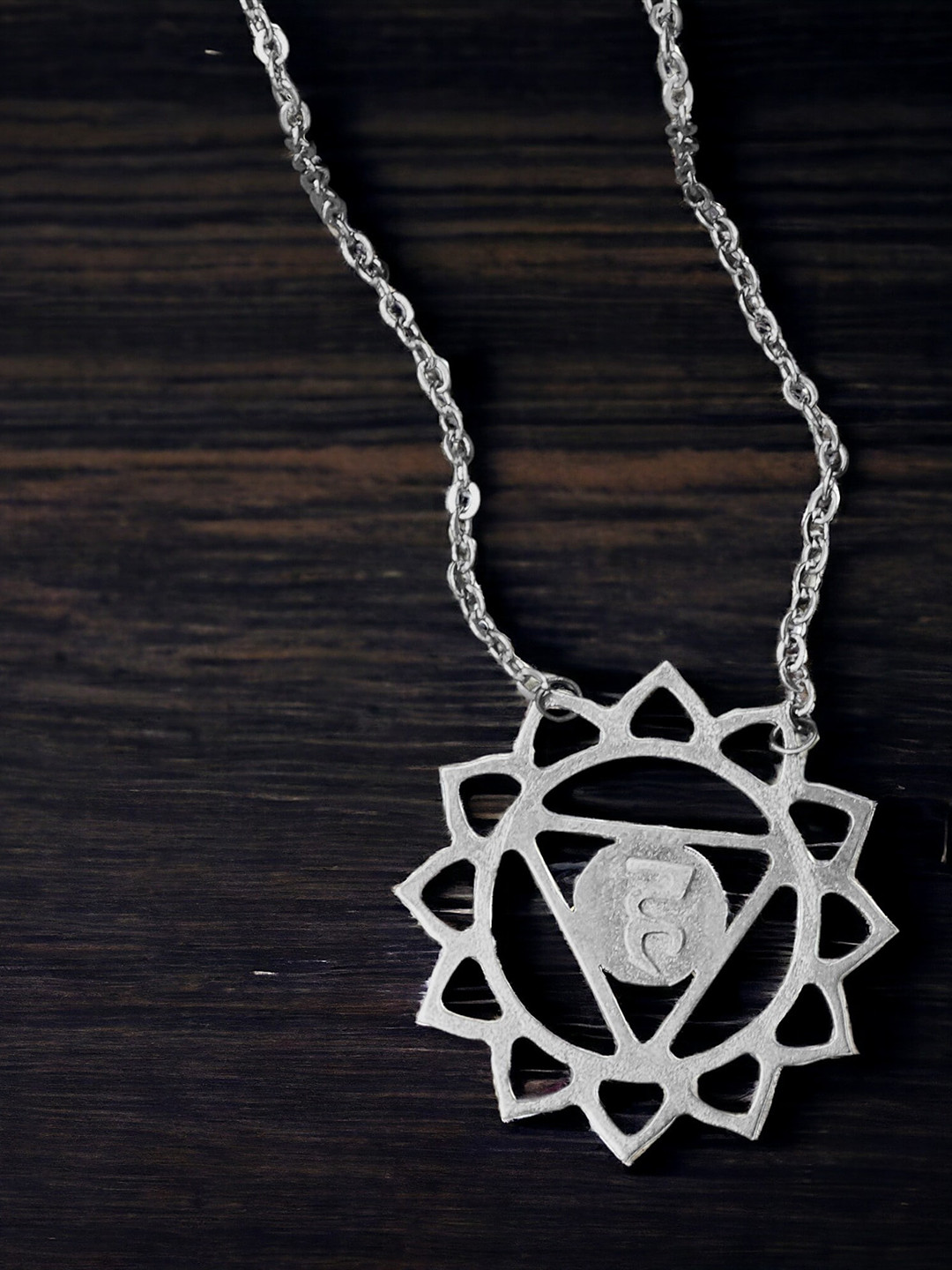 

Goldnera 925 Sterling Silver Silver-Plated Contemporary Pendant With Chain