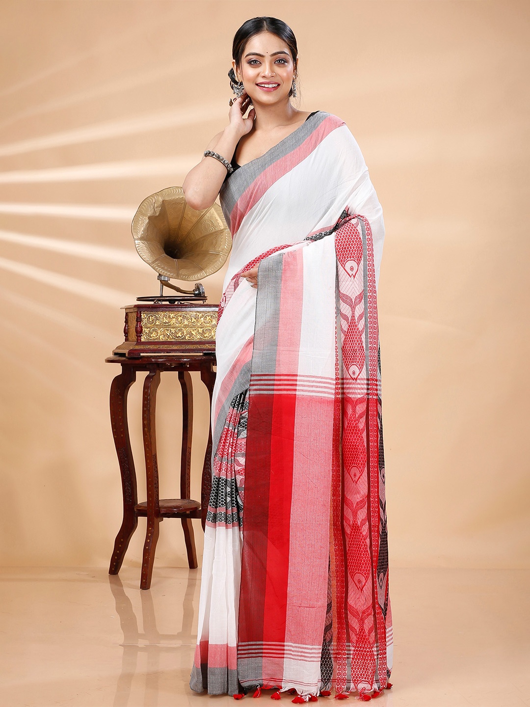 

DipDiya Ethnic Motifs Woven Design Pure Cotton Taant Saree, White