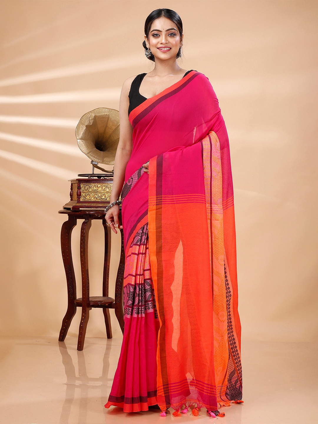 

DipDiya Ethnic Motifs Woven Design Pure Cotton Taant Saree, Pink