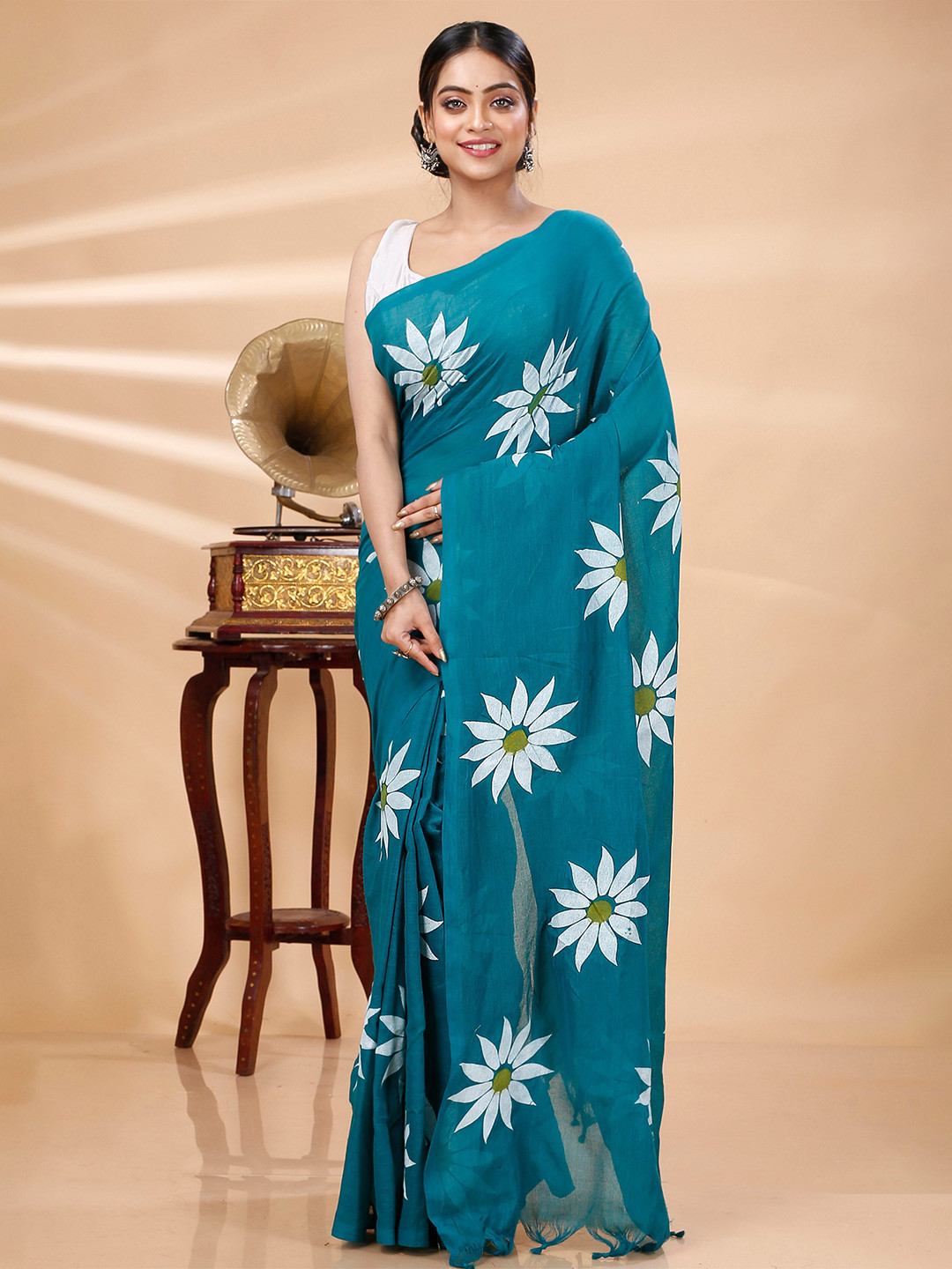 

DipDiya Floral Printed Taant Saree, Teal