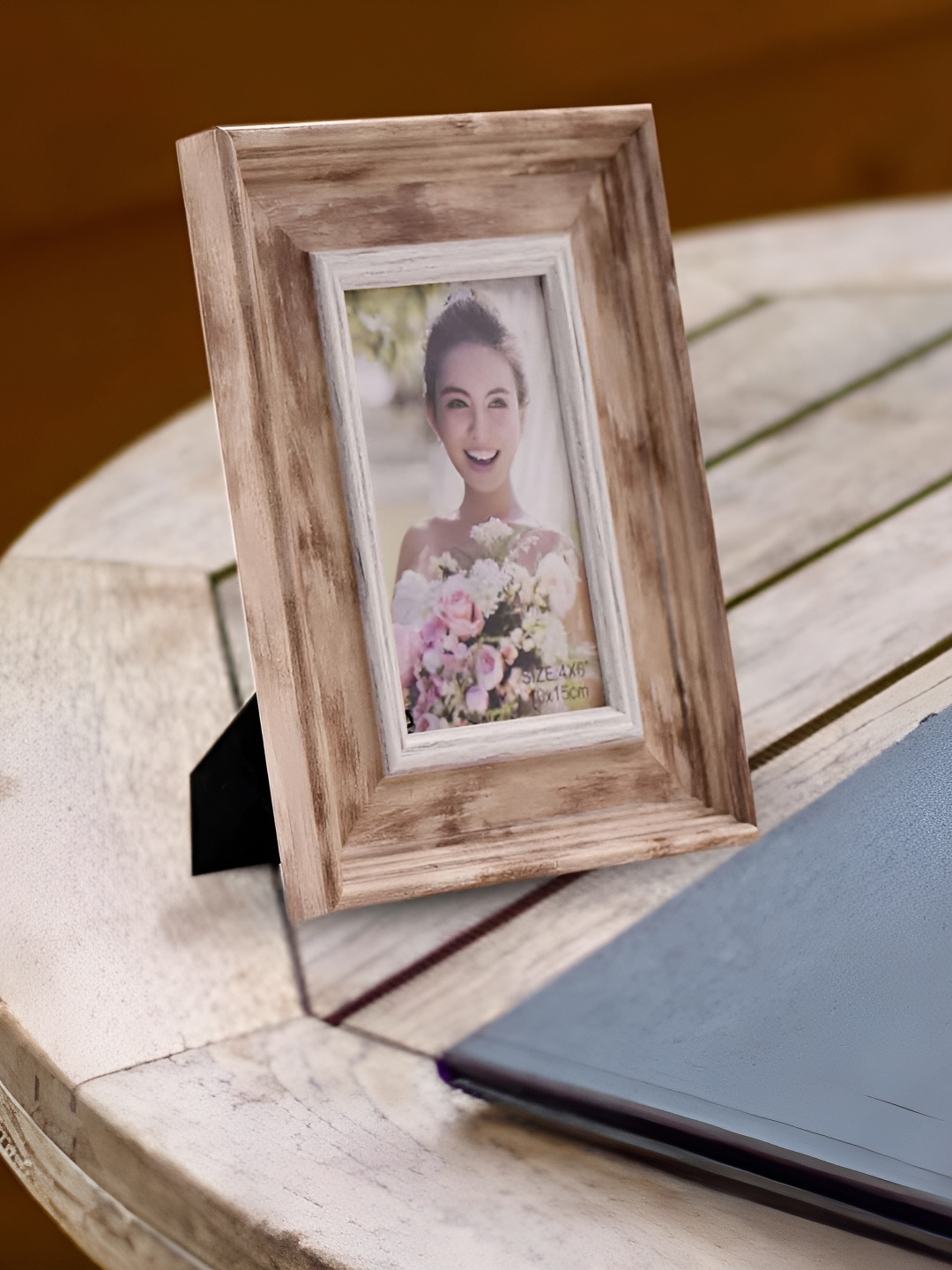 

Kookee Brown & White Wooden Table Photo Frames