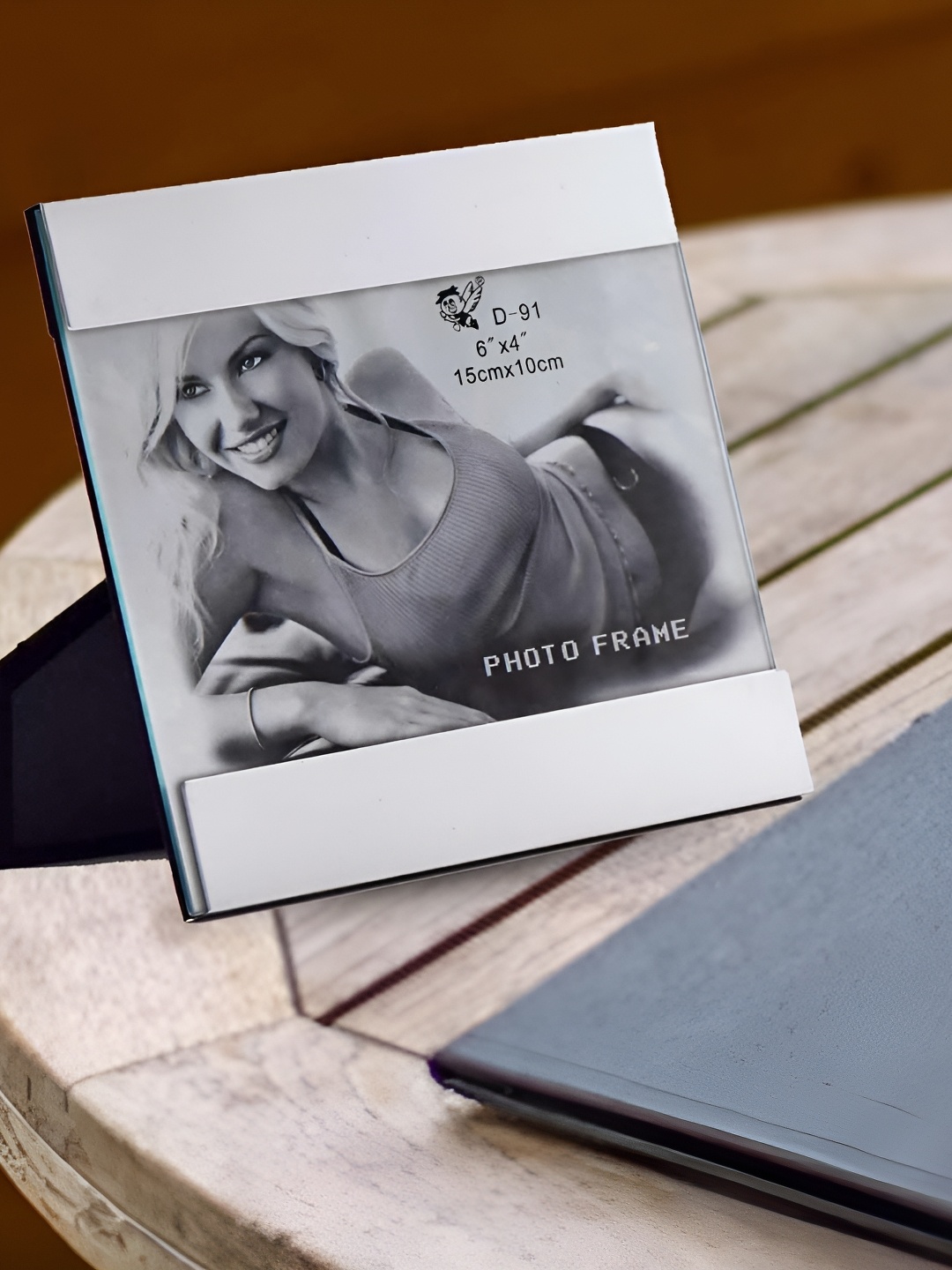 

Kookee Silver-Toned Acrylic Table Photo Frames