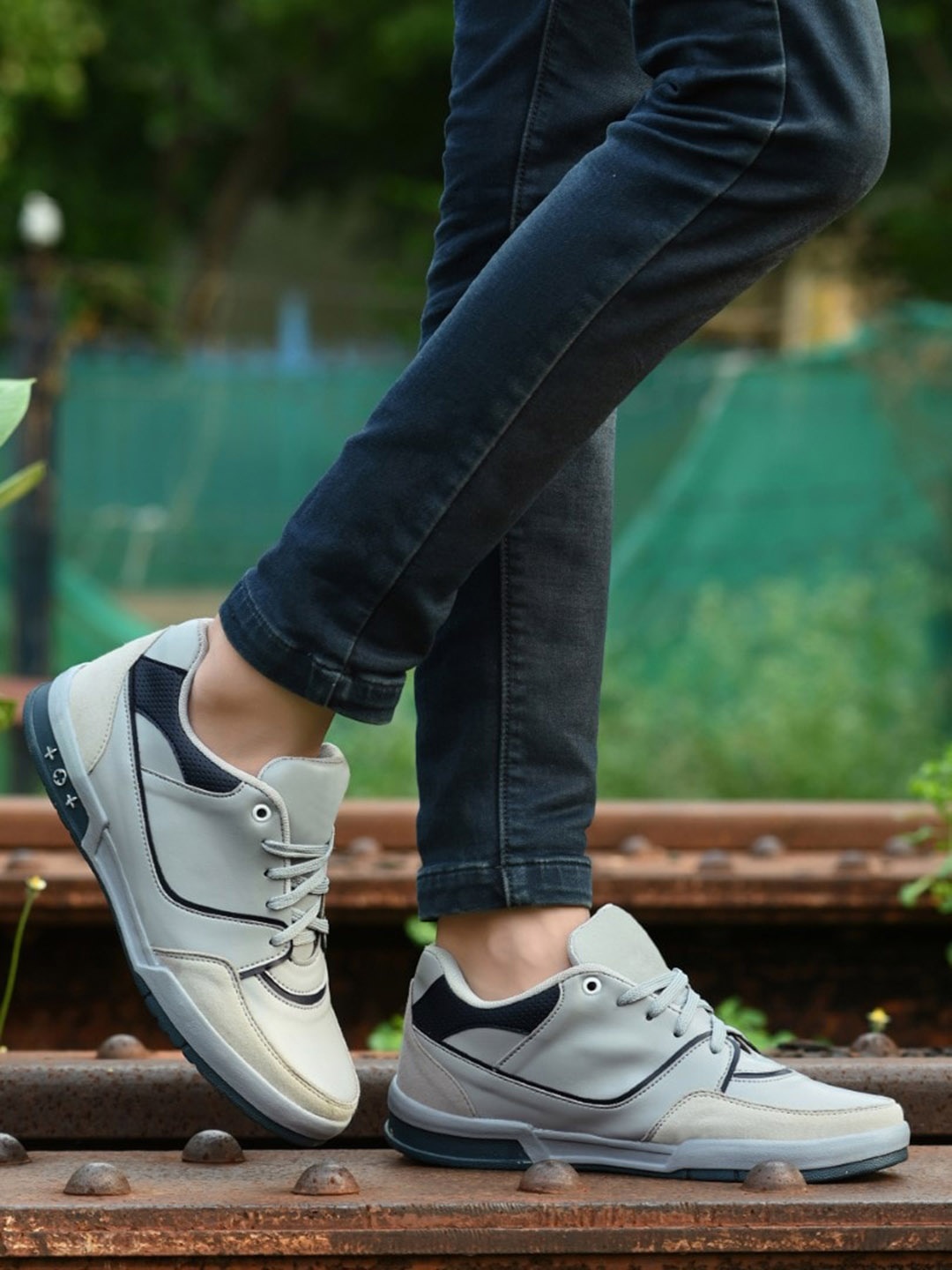 

SERVER Men Lightweight Sneakers, Grey