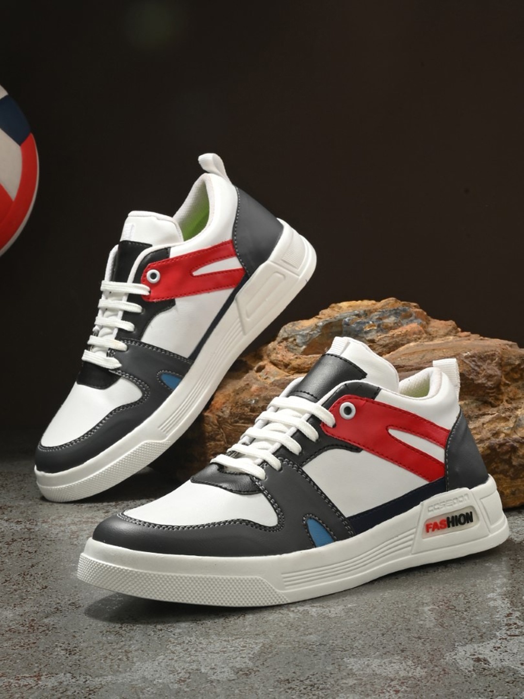 

SERVER Men Colourblocked Lightweight Sneakers, White