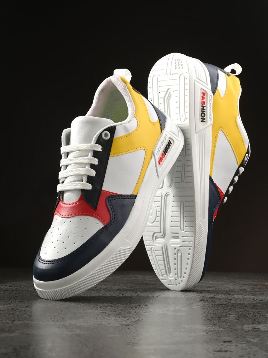 

SERVER Men Colourblocked Lightweight Sneakers, White