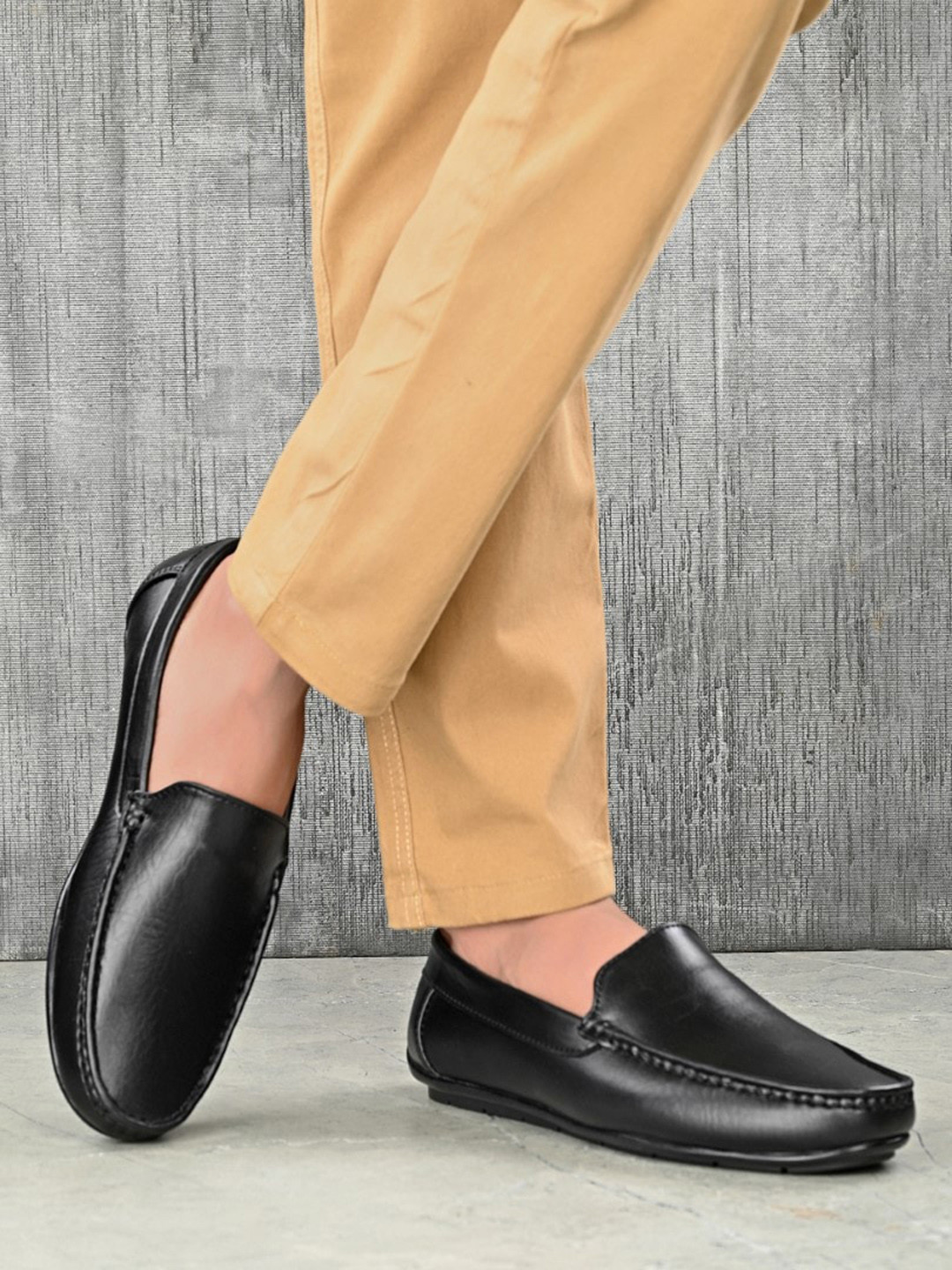 

SERVER Men Textured Slip-On Sneakers, Black