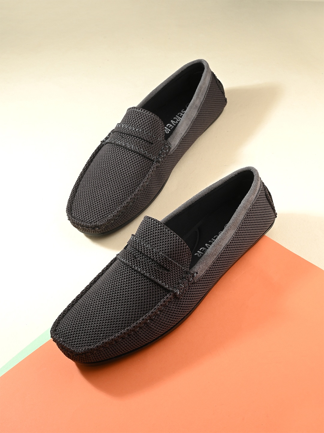 

SERVER Men Textured Lightweight Loafers, Grey