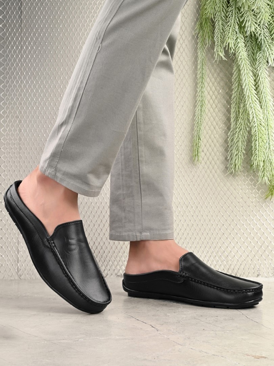 

SERVER Men Lightweight Mules, Black