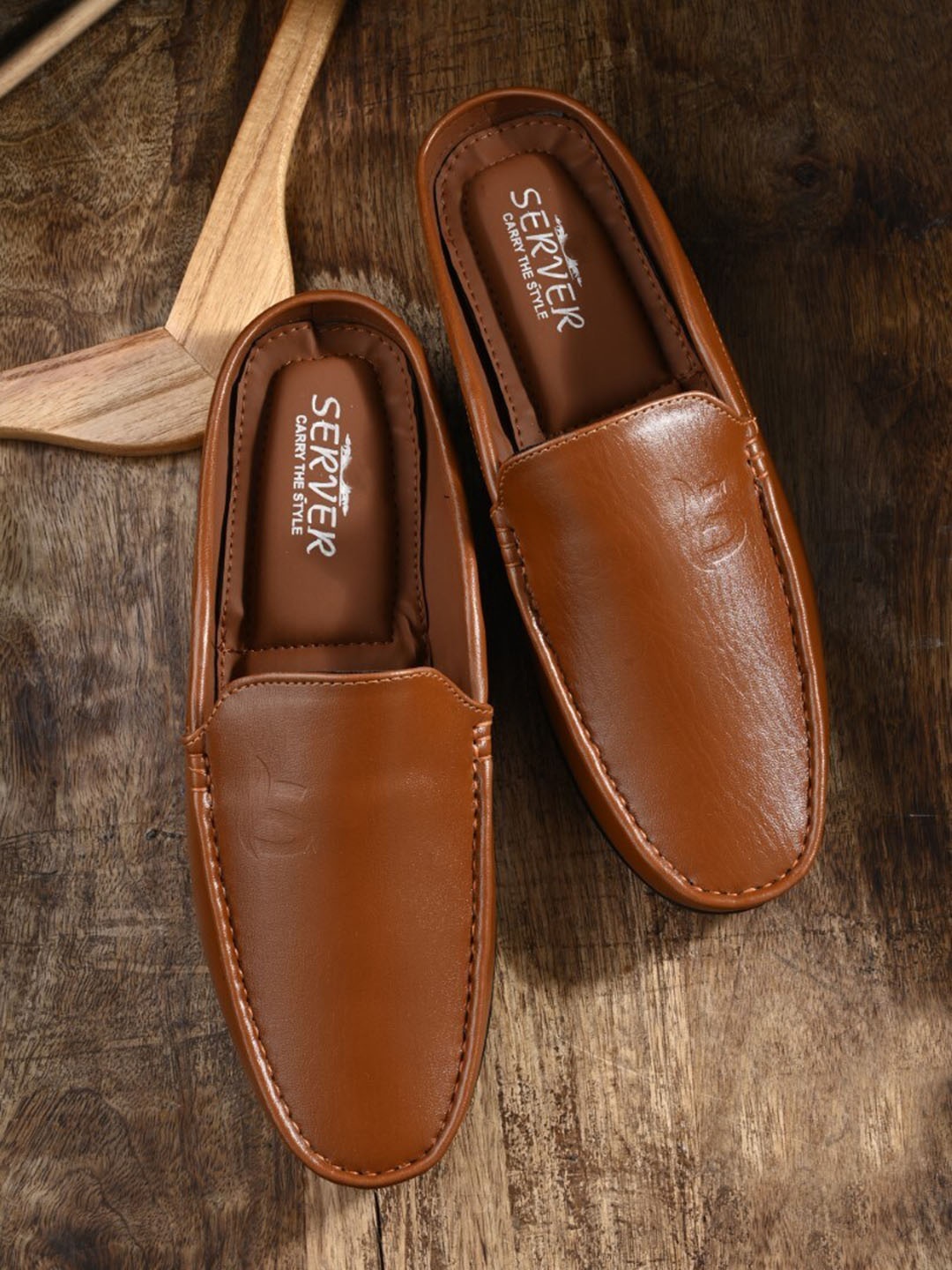 

SERVER Men Textured Lightweight Loafers, Tan