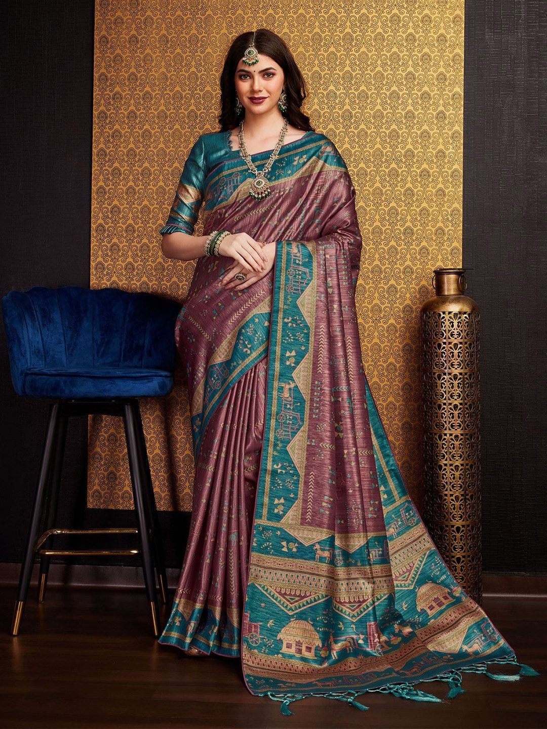 

Mitera Ethnic Motifs Printed Satin Saree, Purple