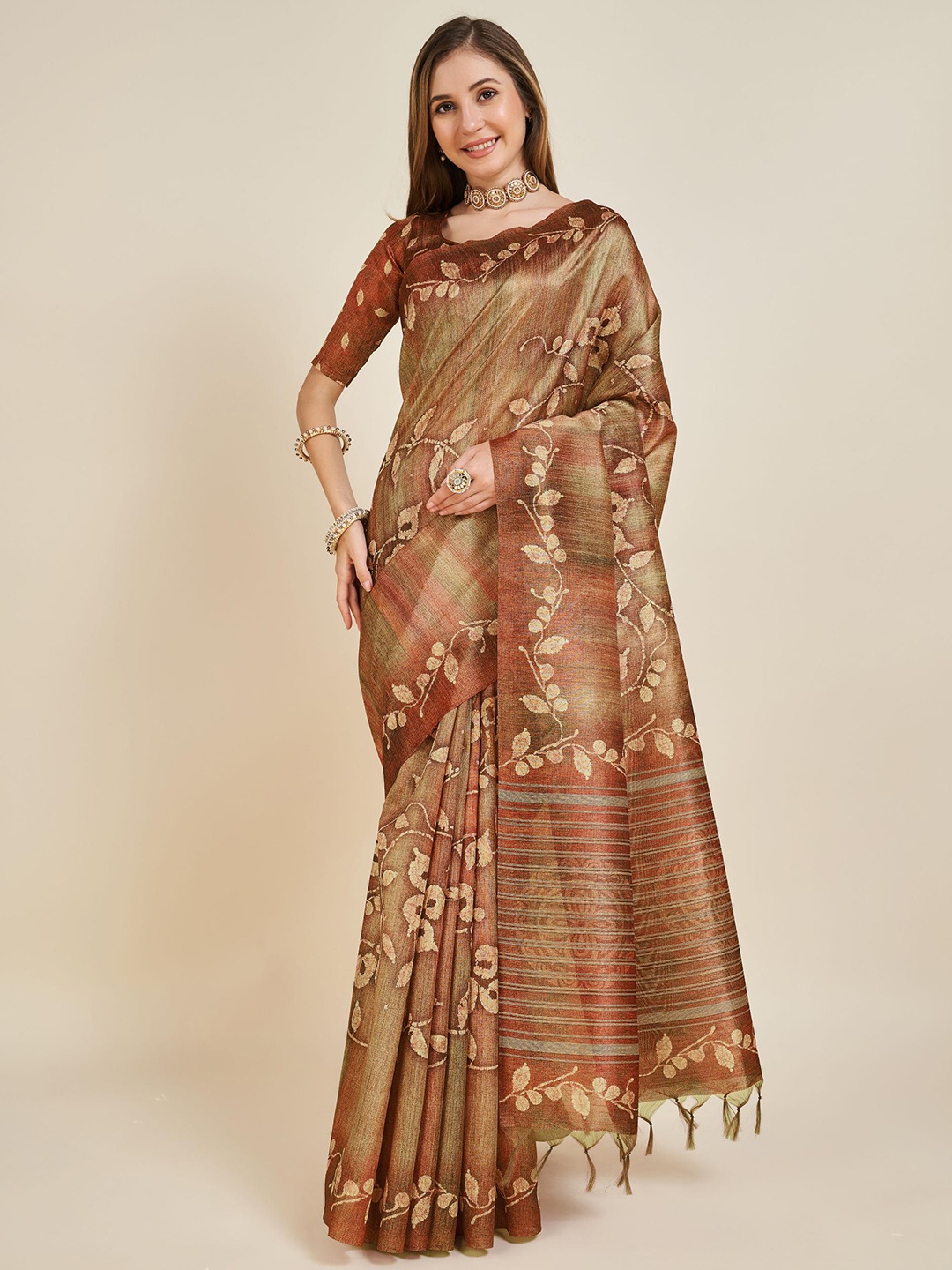 

Fevinaa Floral Printed Saree with Tassels, Brown