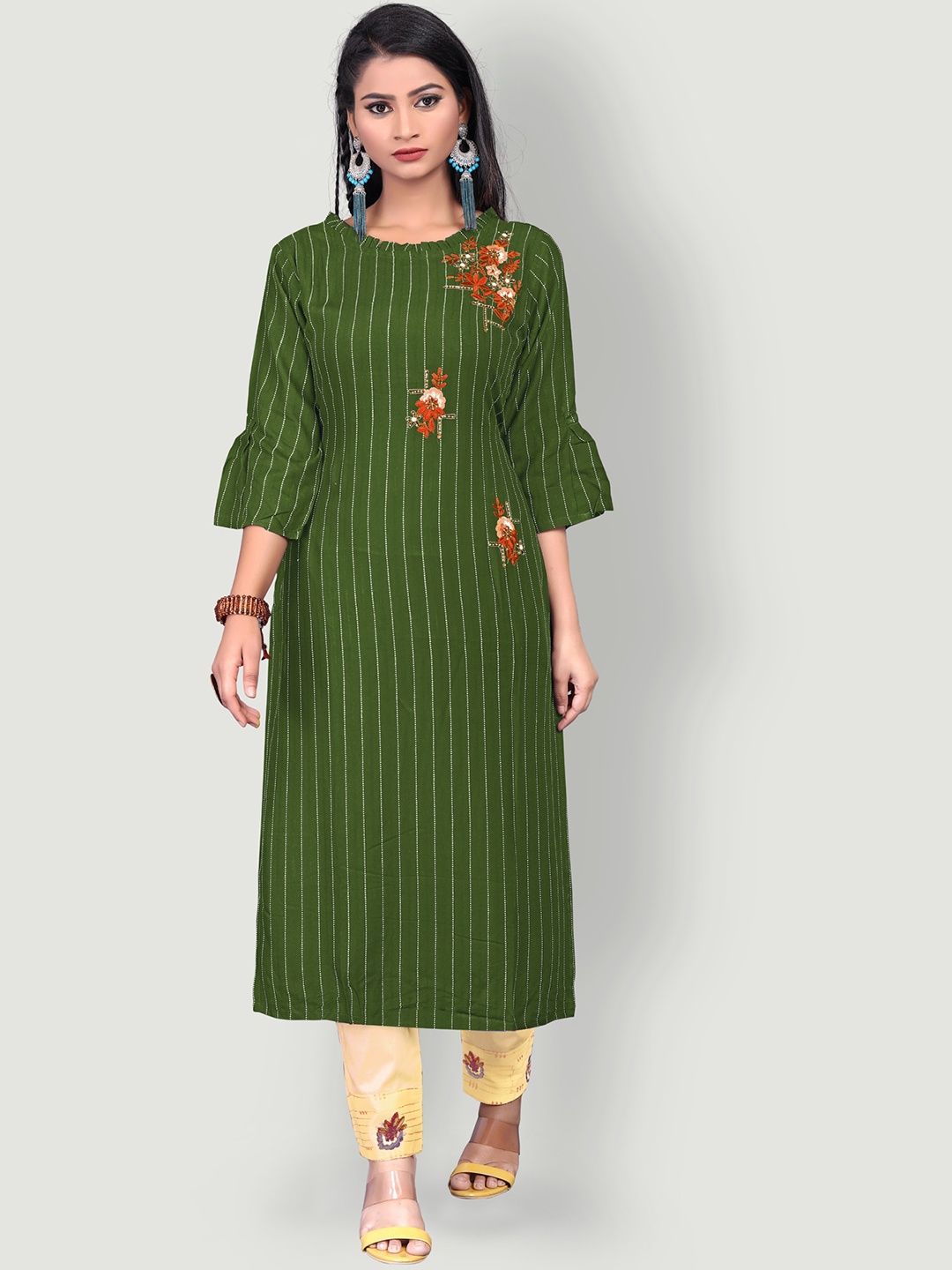 

Archittam Floral Embroidered Beads and Stones Straight Kurta With Trousers, Green