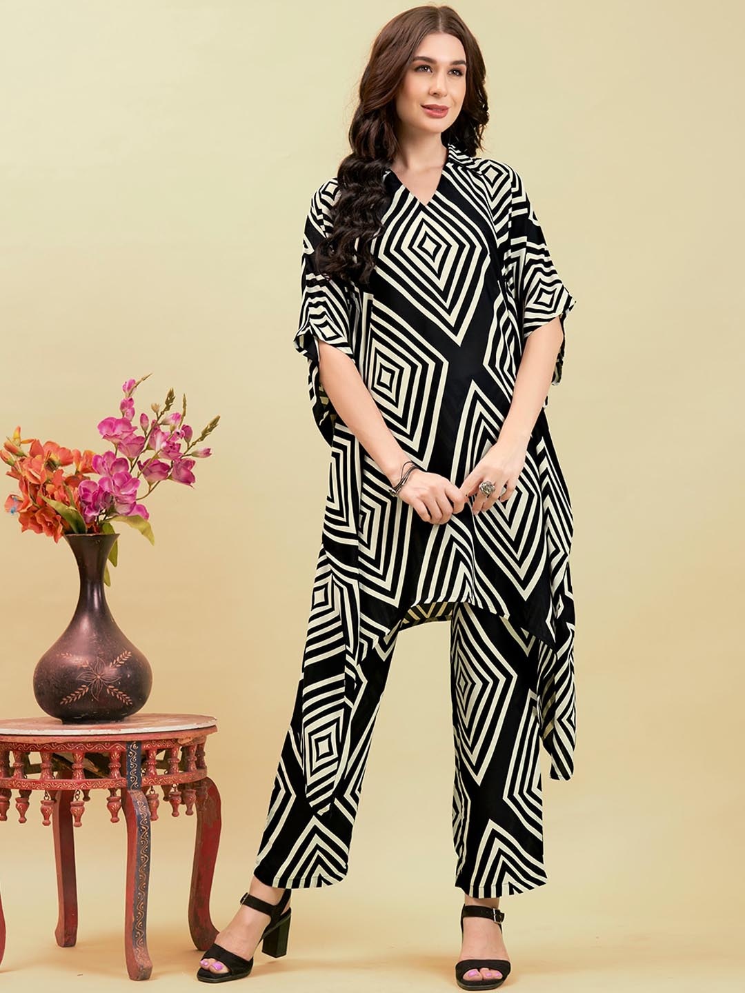 

Anouk Printed Shirt Collar Kaftan Tunic With Trousers, Black