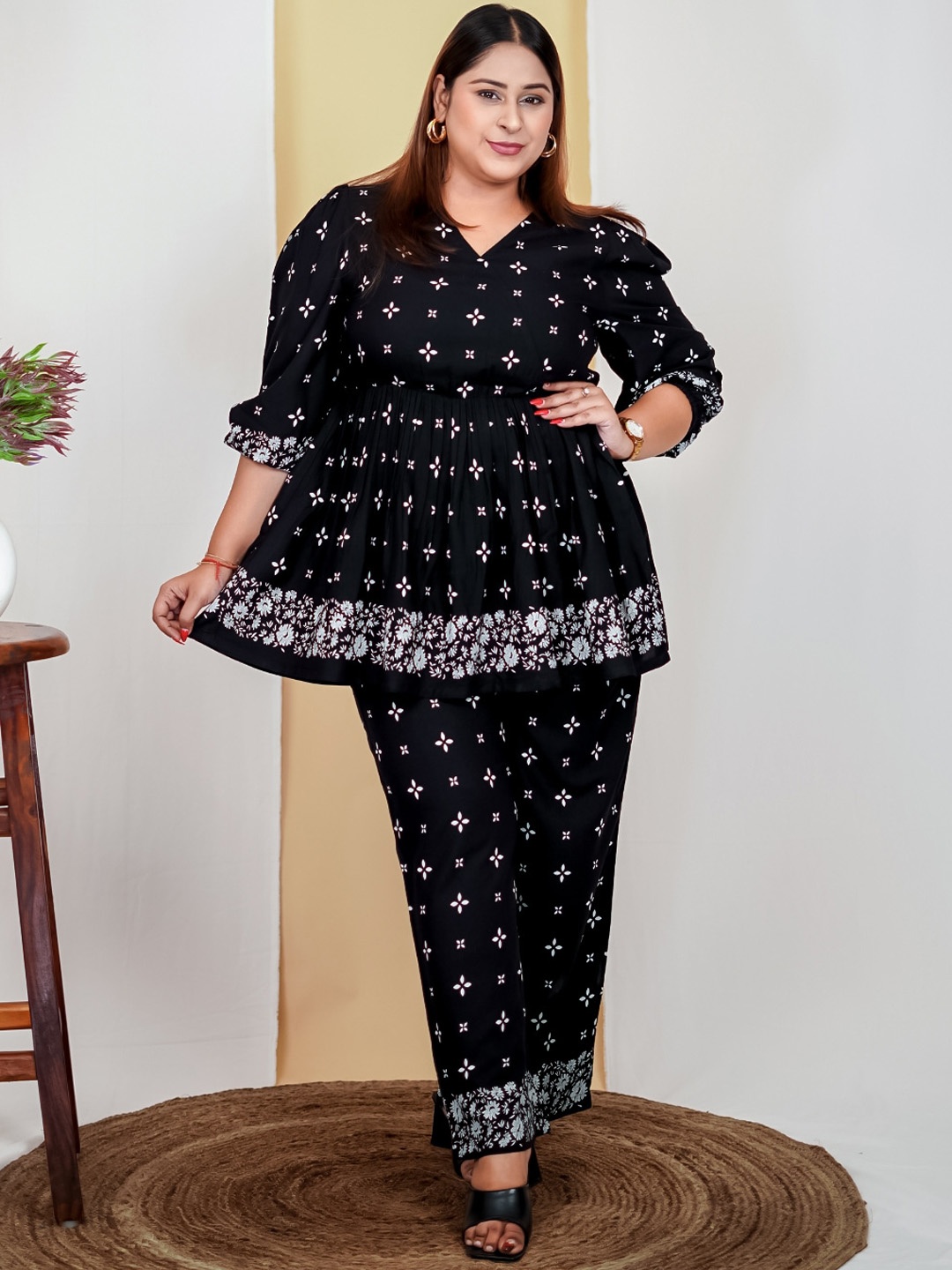 

DEEBACO Plus Size Ethnic Motif Printed V-Neck Co-Ord Set, Black