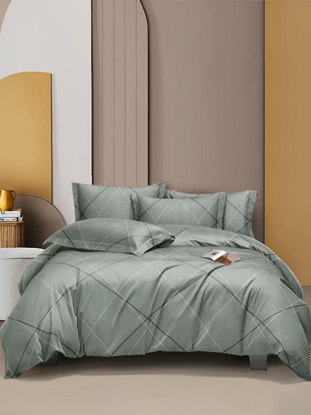

CHHILAKIYA Grey Striped 300 TC Queen Bedsheet with 2 Pillow Covers