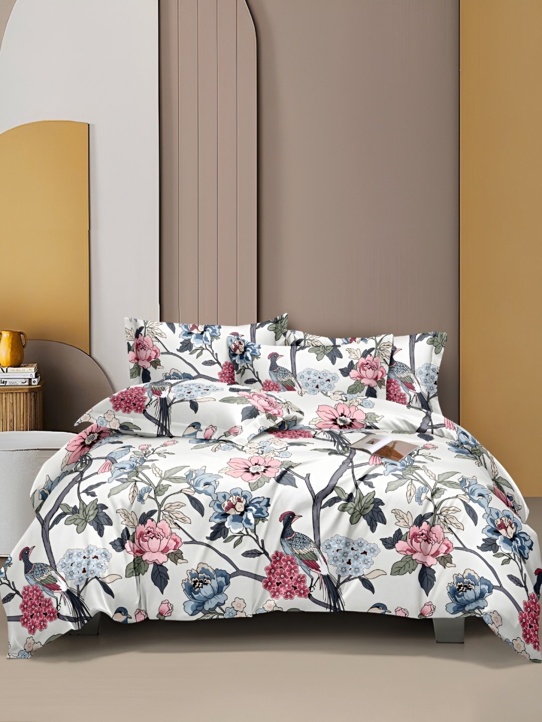 

CHHILAKIYA White & Blue Floral 300 TC Queen Bedsheet with 2 Pillow Covers
