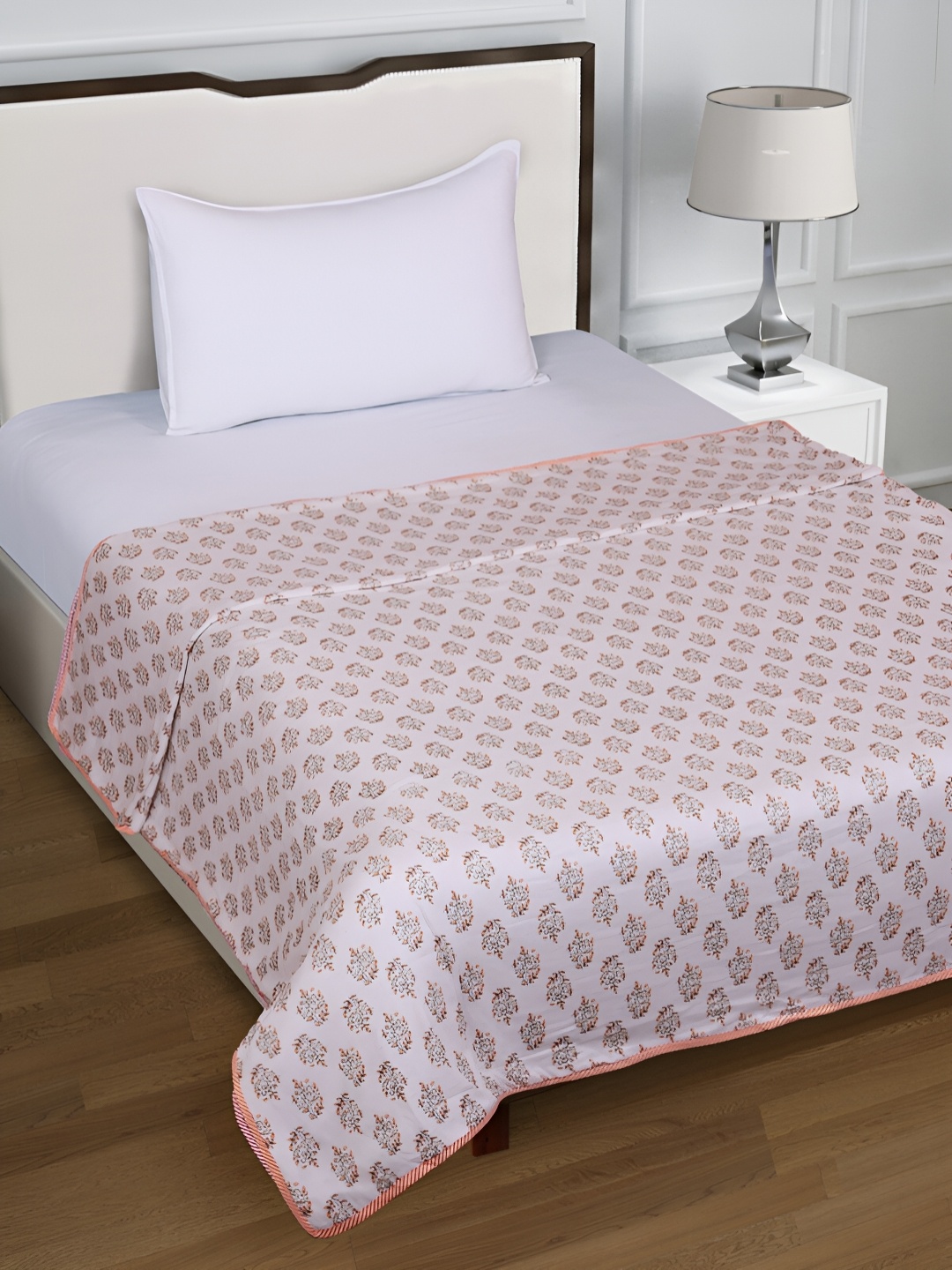 

Aura Off White & Peach Floral Printed Cotton AC Room 300 GSM Single Bed Dohar