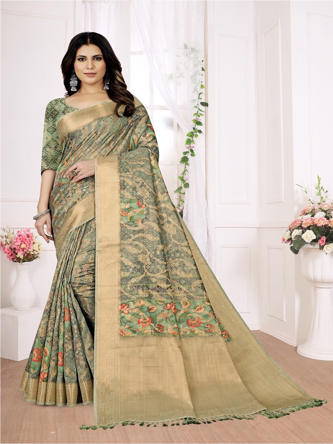 

ARYZE Floral Printed Zari Saree, Green