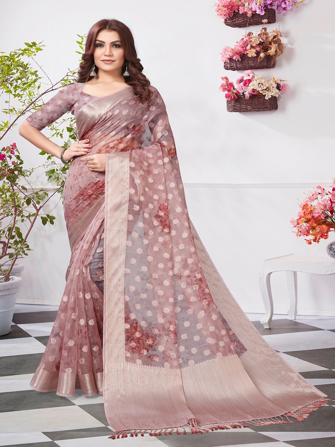 

ARYZE Ethnic Motifs Woven Design Zari Saree, Pink