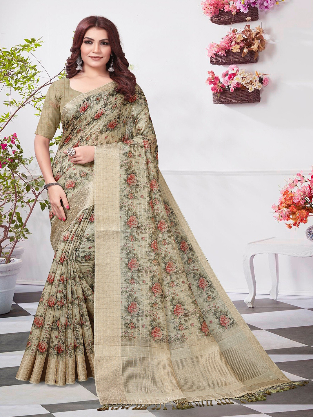 

ARYZE Floral Printed Zari Saree, Cream