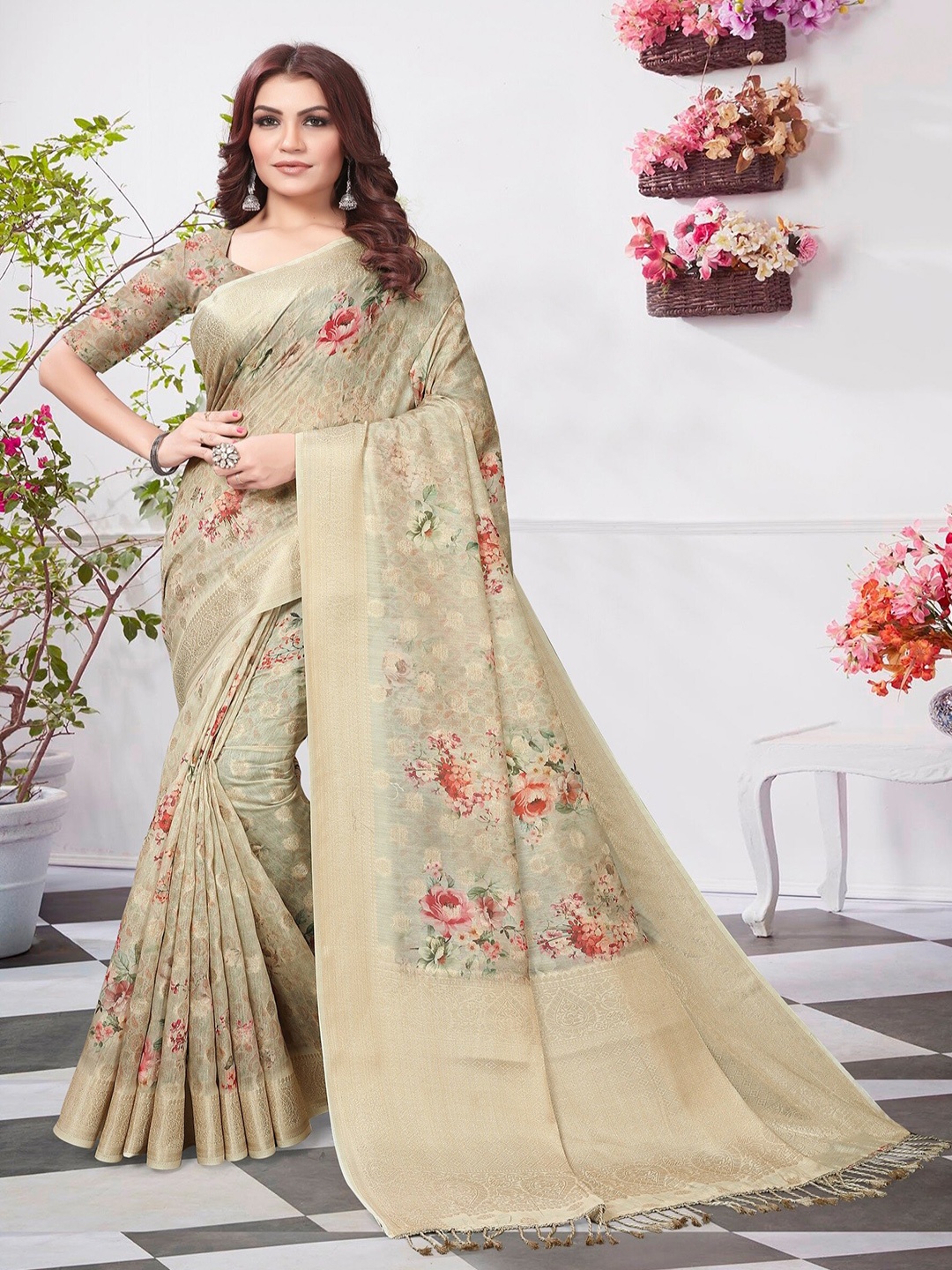 

ARYZE Floral Woven Design Zari Saree, Cream