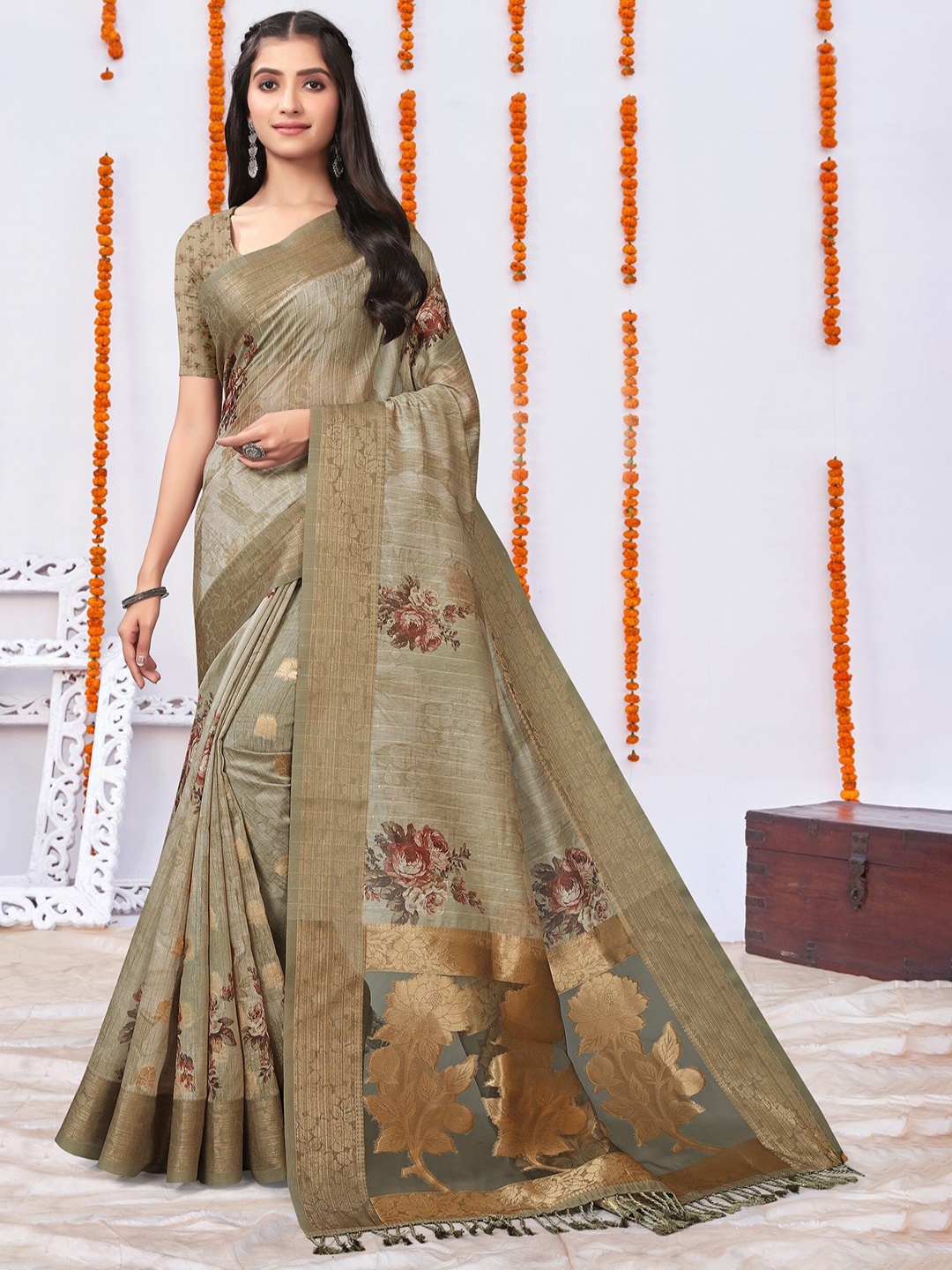 

ARYZE Floral Printed Zari Saree, Beige