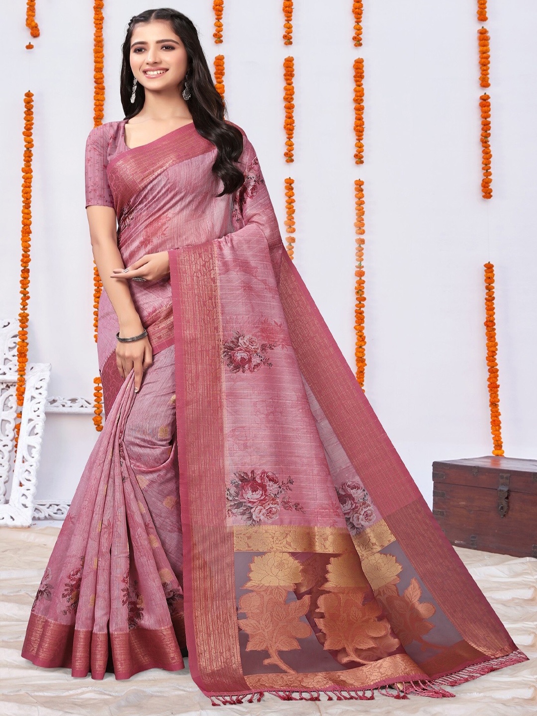 

ARYZE Floral Printed Zari Saree, Pink