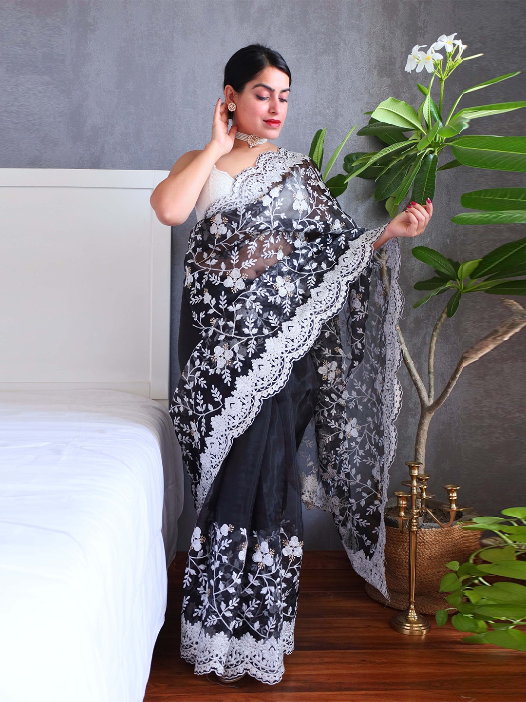 

Munir Floral Embroidered Organza Saree, Black
