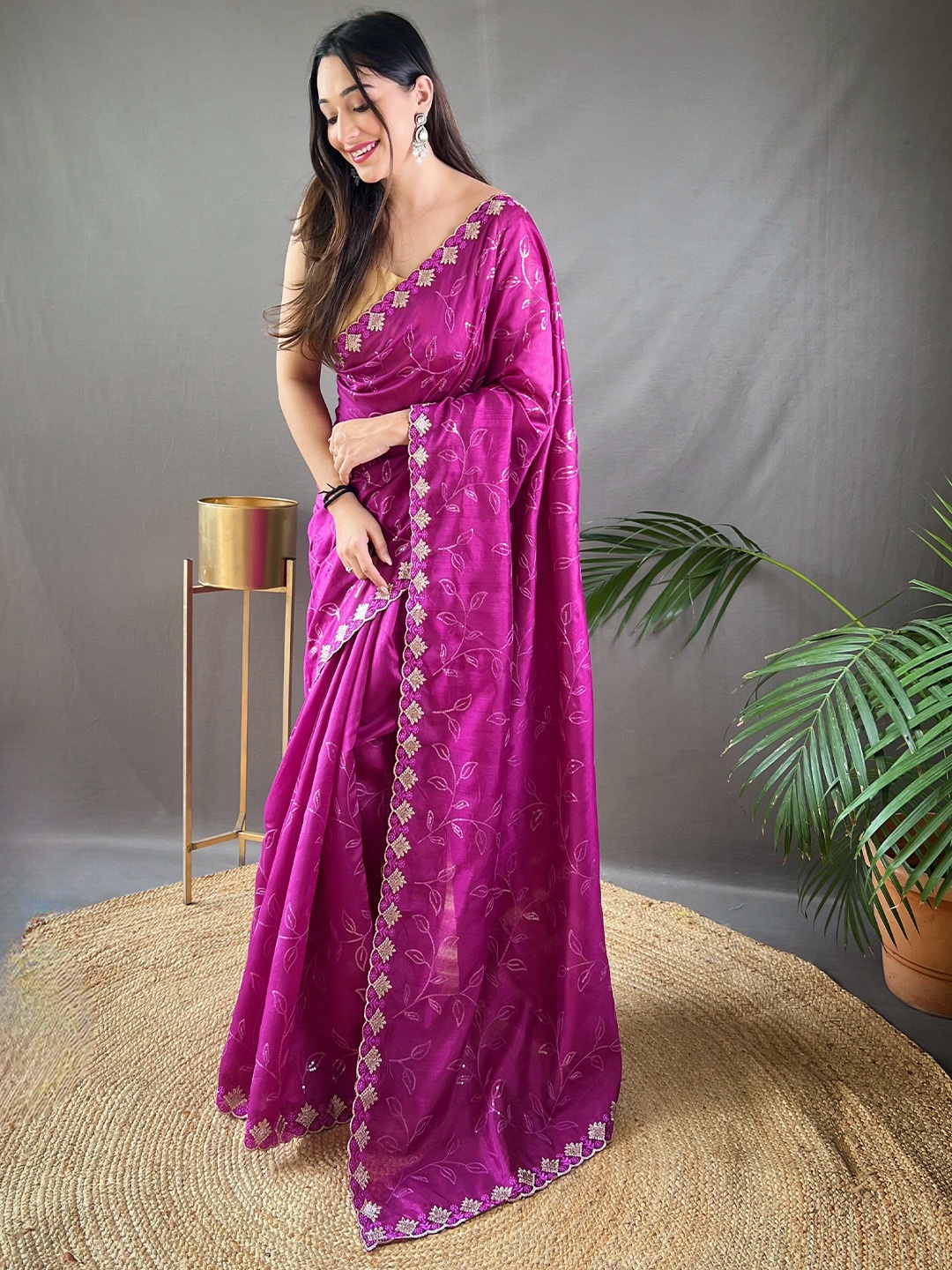 

Munir Floral Sequince Embroidered Saree, Magenta