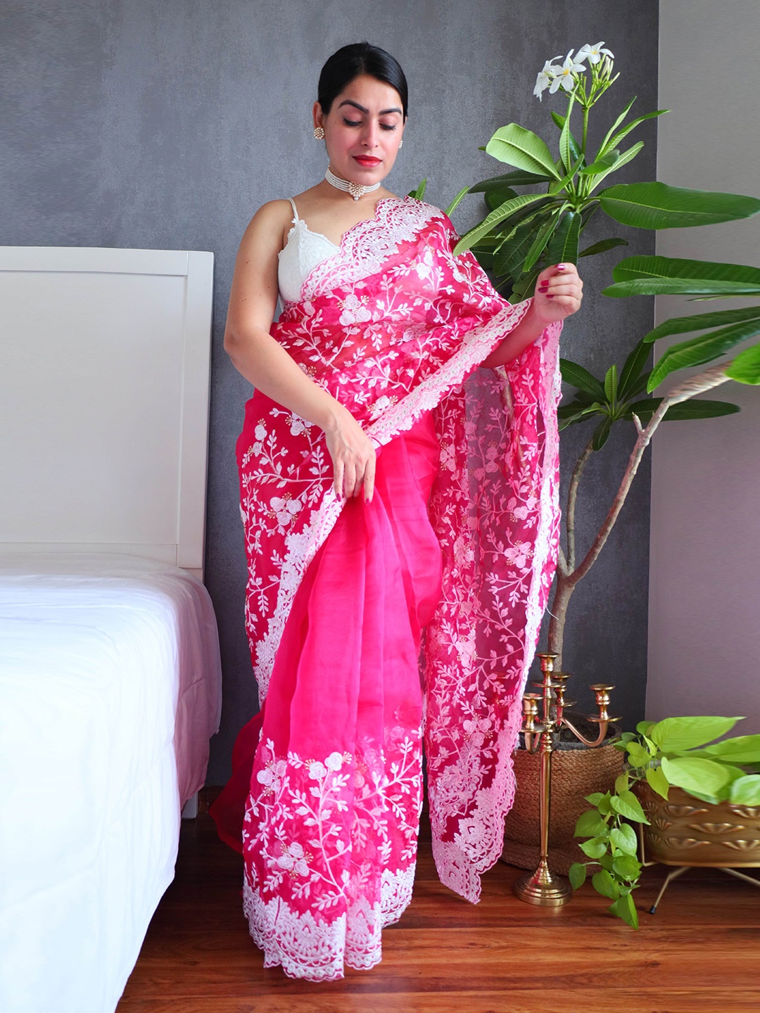 

Munir Floral Embroidered Organza Saree, Pink