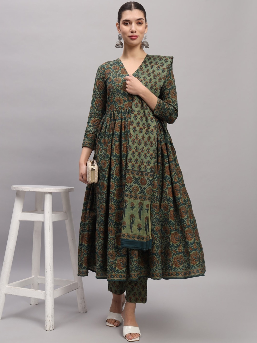 

Gujari Floral Printed Regular Pure Cotton Anarkali Kurta With Trousers & Duppatta, Green