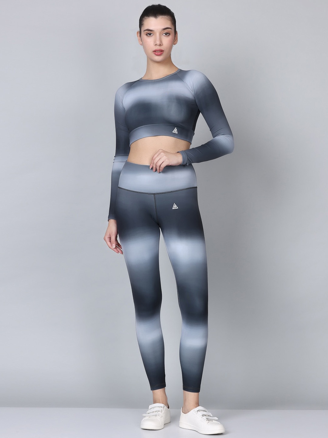 

Aesthetic Bodies Ombre Printed Round Neck Moisture-Wicking Gym Top With Mid-Rise Tights, Grey
