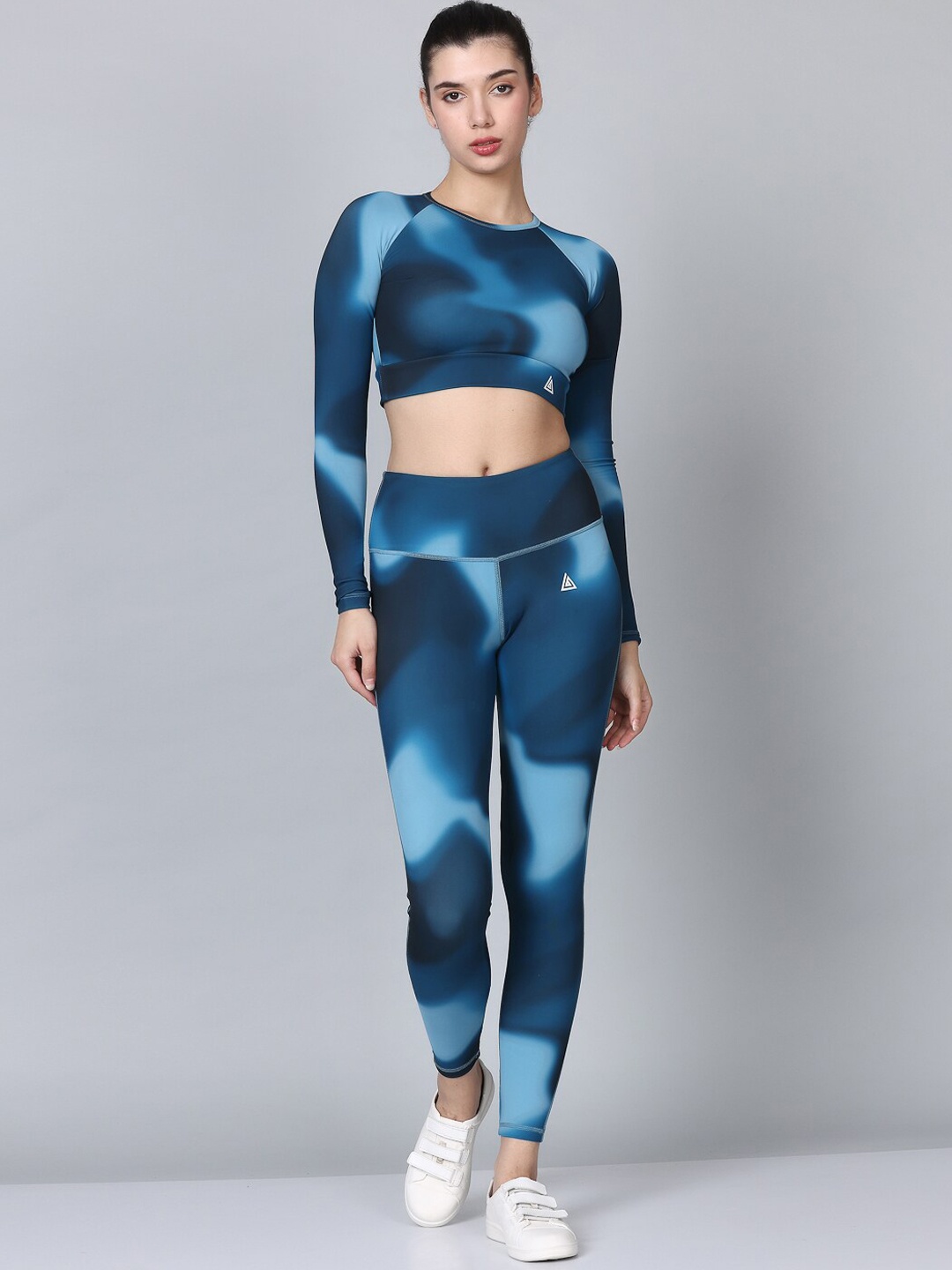 

Aesthetic Bodies Ombre Printed Round Neck Moisture-Wicking Gym Top With Mid-Rise Tights, Blue