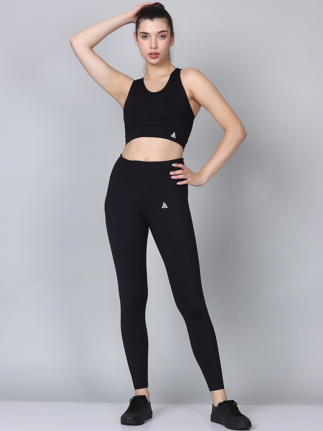 

Aesthetic Bodies Round Neck Moisture-Wicking Snug Fit Top & Mid-Rise Tights, Black