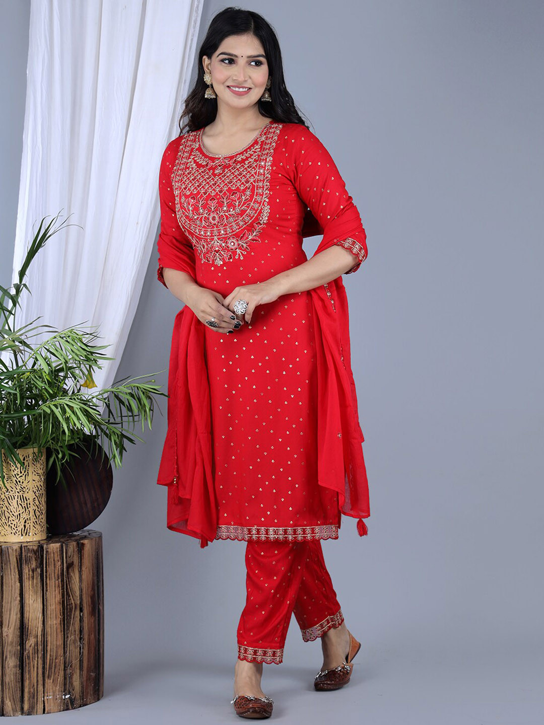 

IkDaiya Ethnic Motifs Embroidered Mirror Work Kurta With Trousers & Dupatta, Red