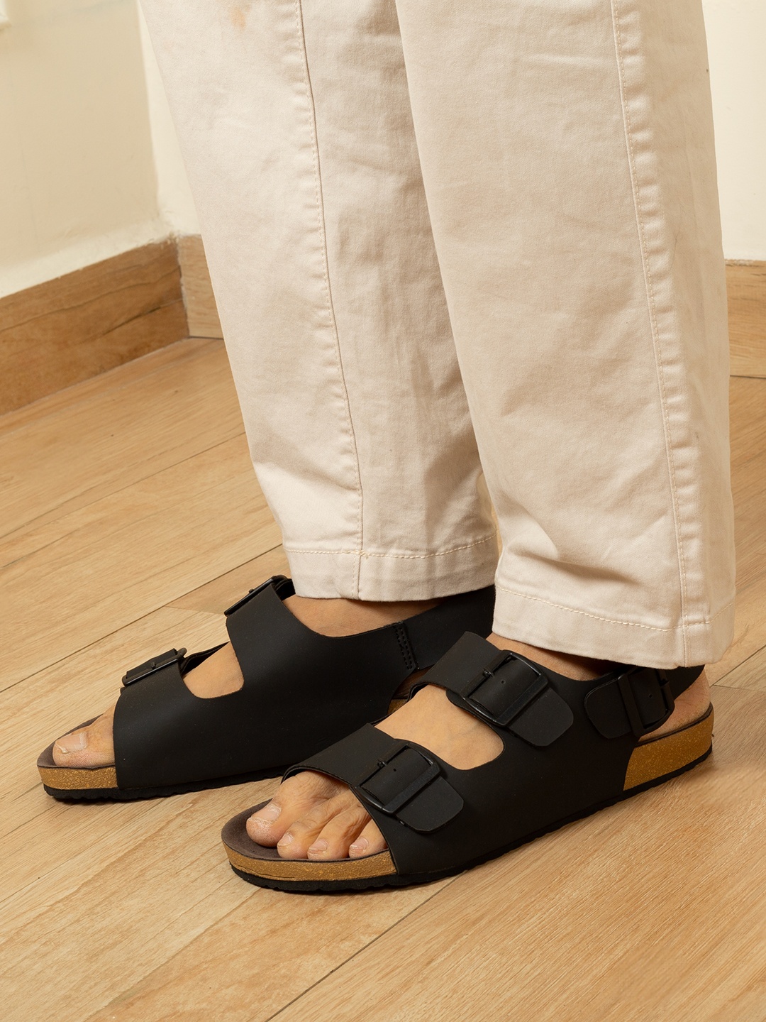 

Big Fox Men Buckle Detailed Comfort Sandals, Black