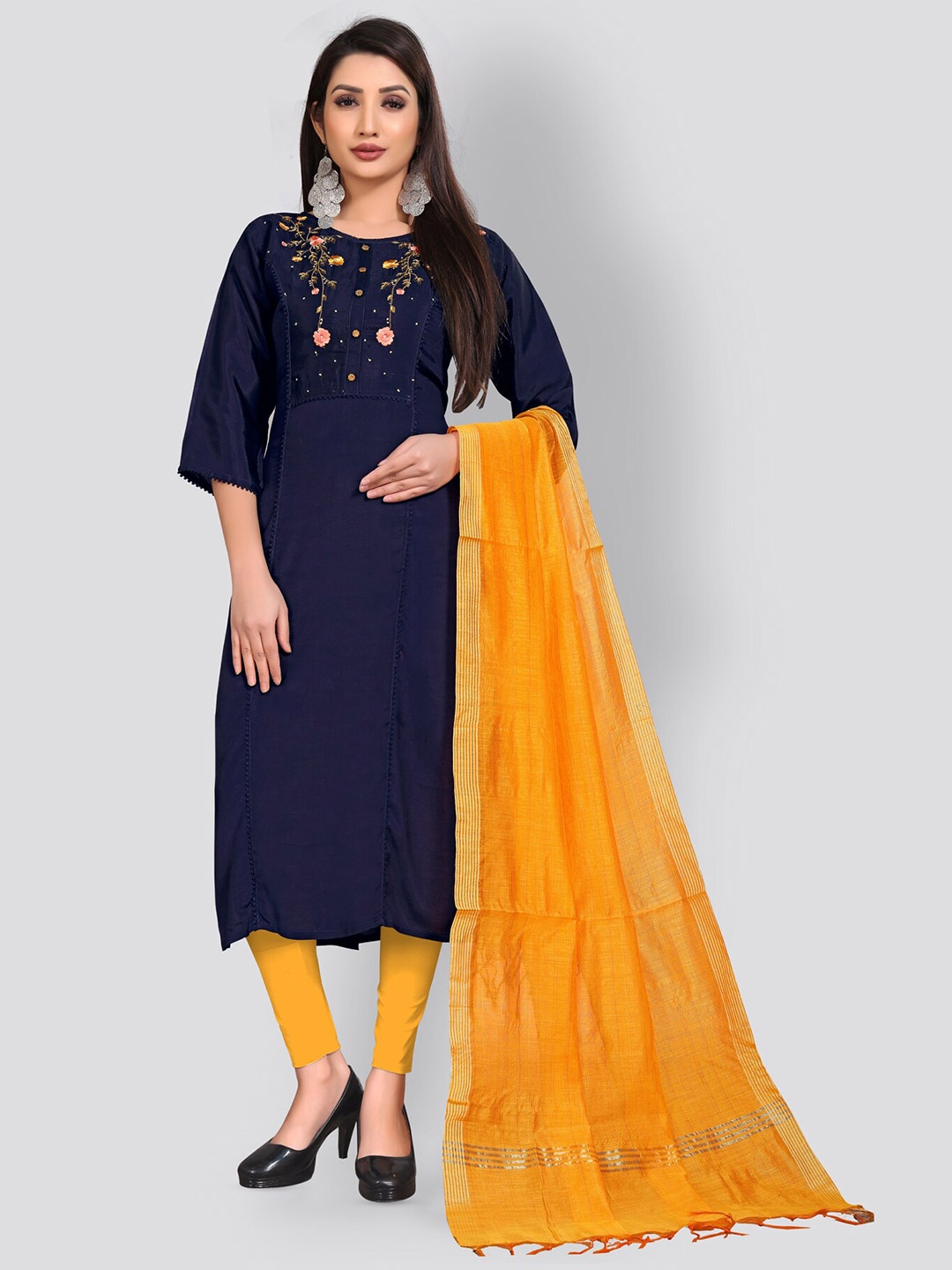 

Archittam Floral Embroidered Dobby Round Neck Silk Straight Kurta, Navy blue