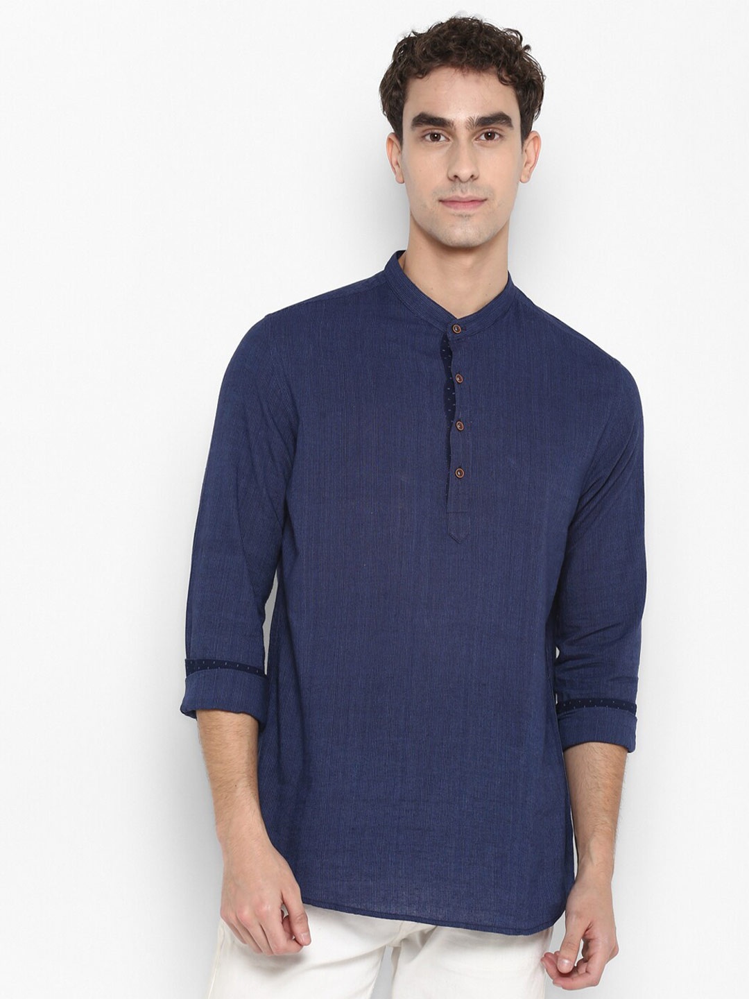 

Turtle Relaxed Slim Fit Self Design Cotton Casual Shirt, Navy blue