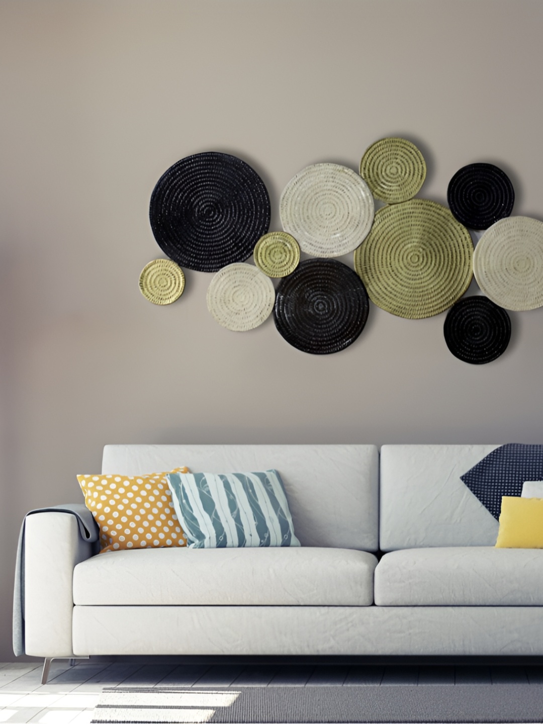 

Craftter White & Black Circles Metal Wall Decor
