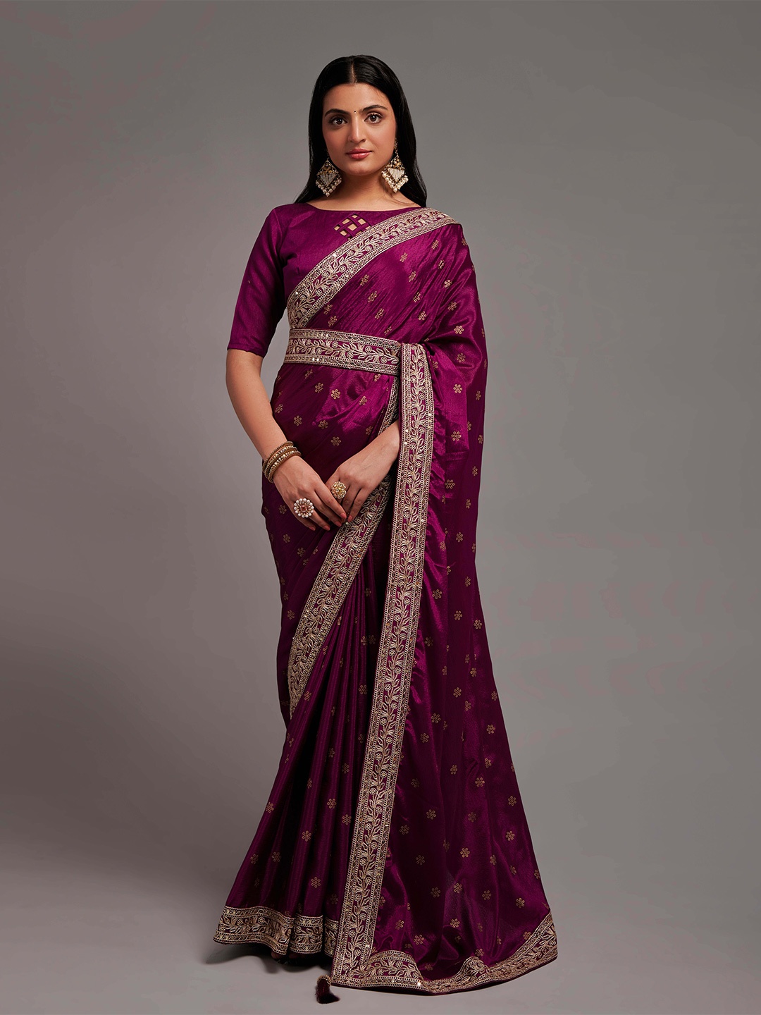 

TEEYA CREATION Ethnic Motifs Printed Sequinned Detailed Belted Saree, Burgundy